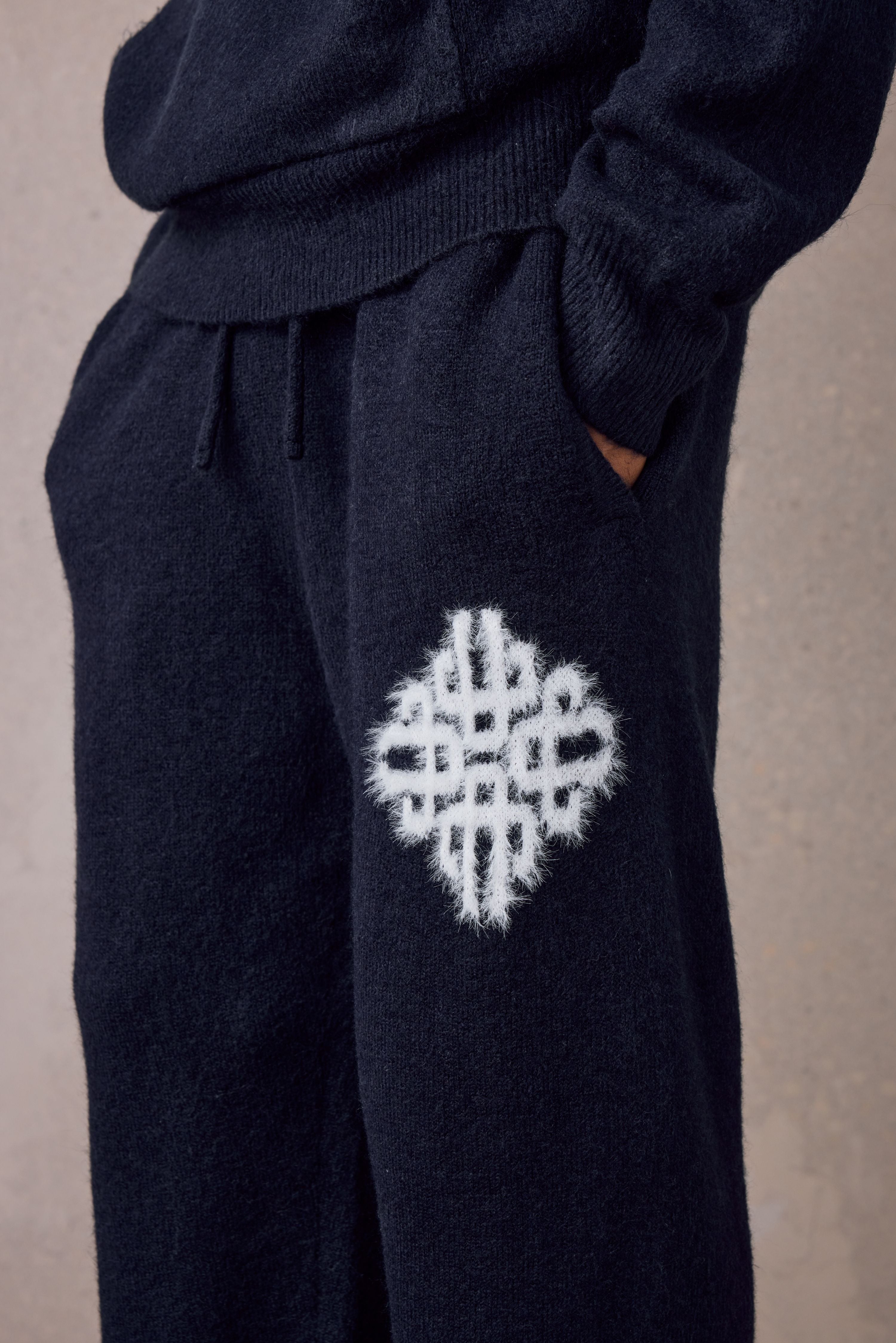 EMBLEM FLUFFY KNIT JOGGERS - NAVY