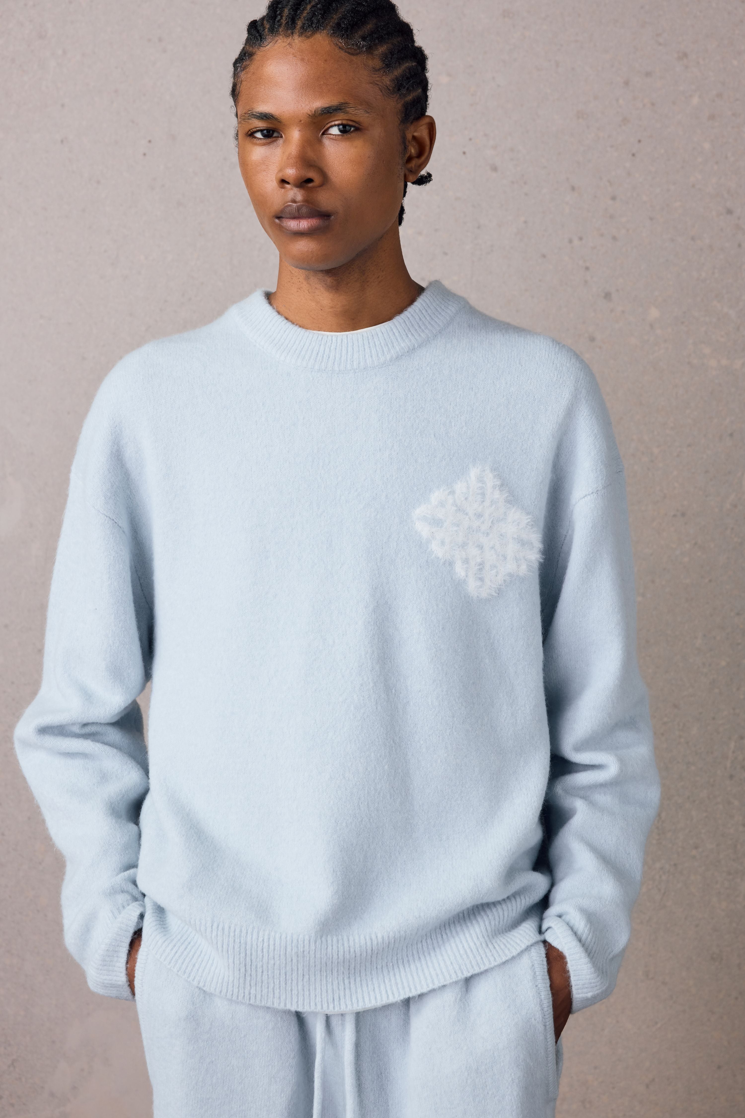 EMBLEM FLUFFY KNIT CREW - BLUE