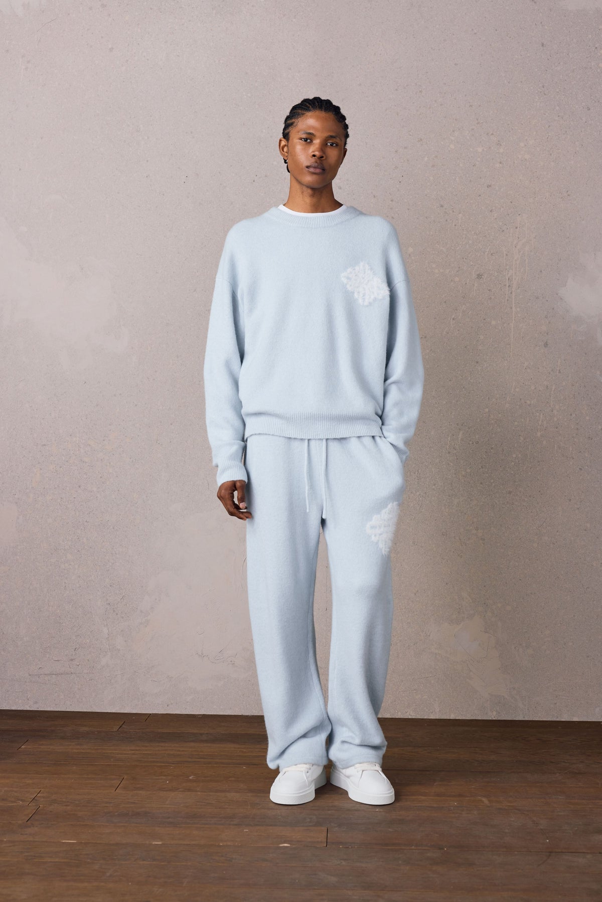 EMBLEM FLUFFY KNIT JOGGERS - BLUE