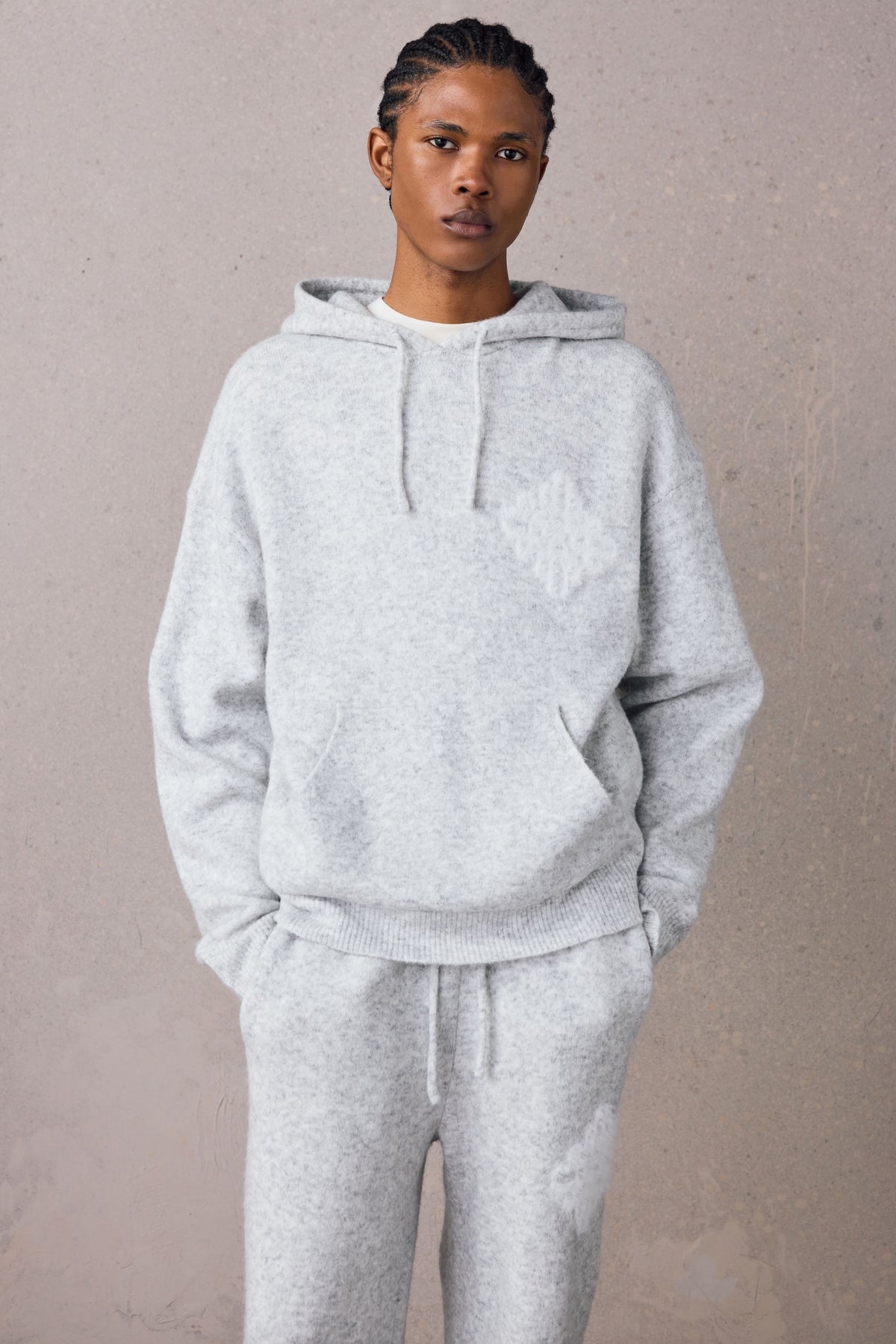 EMBLEM FLUFFY KNIT HOODIE - GREY MARL