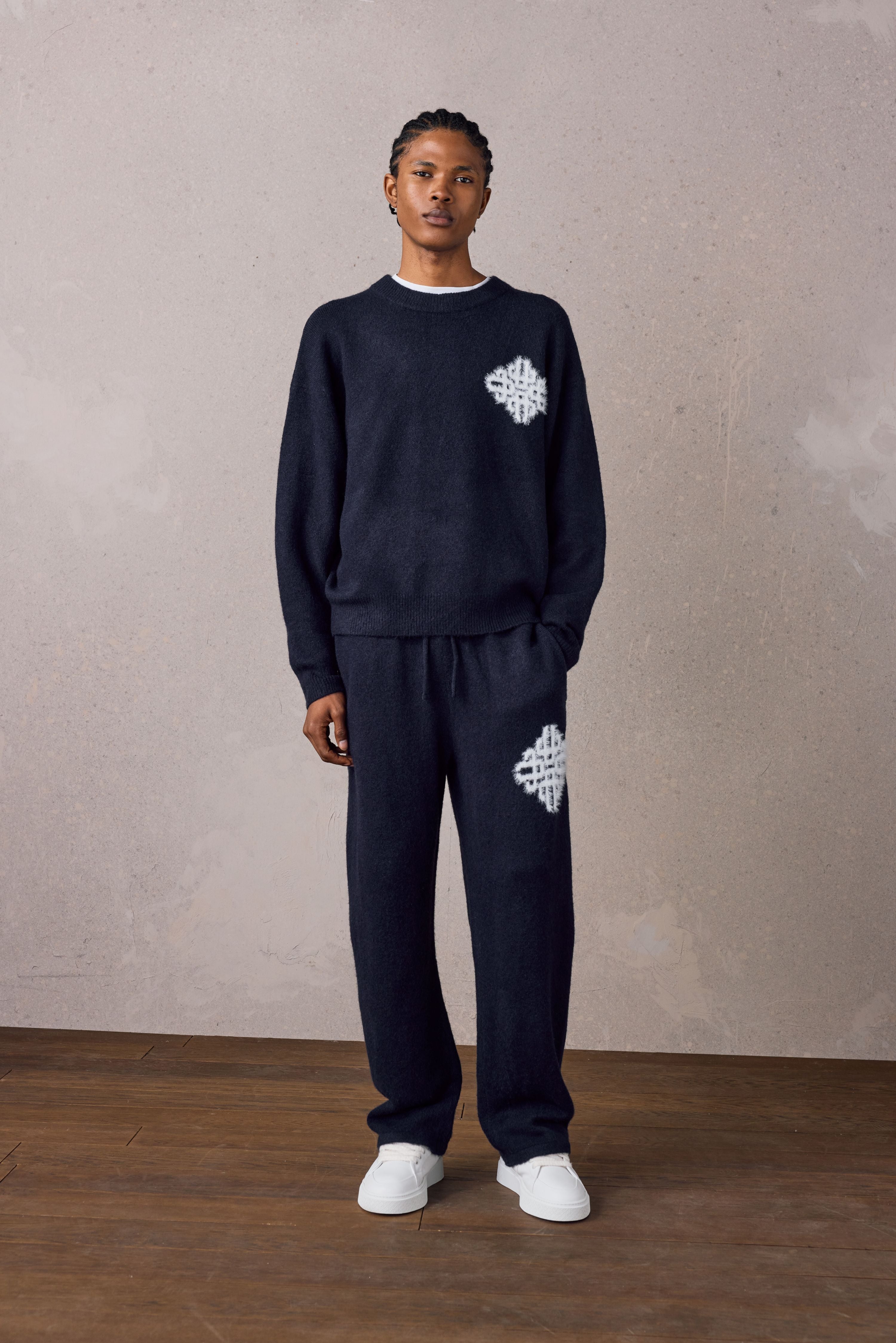 EMBLEM FLUFFY KNIT CREW - NAVY