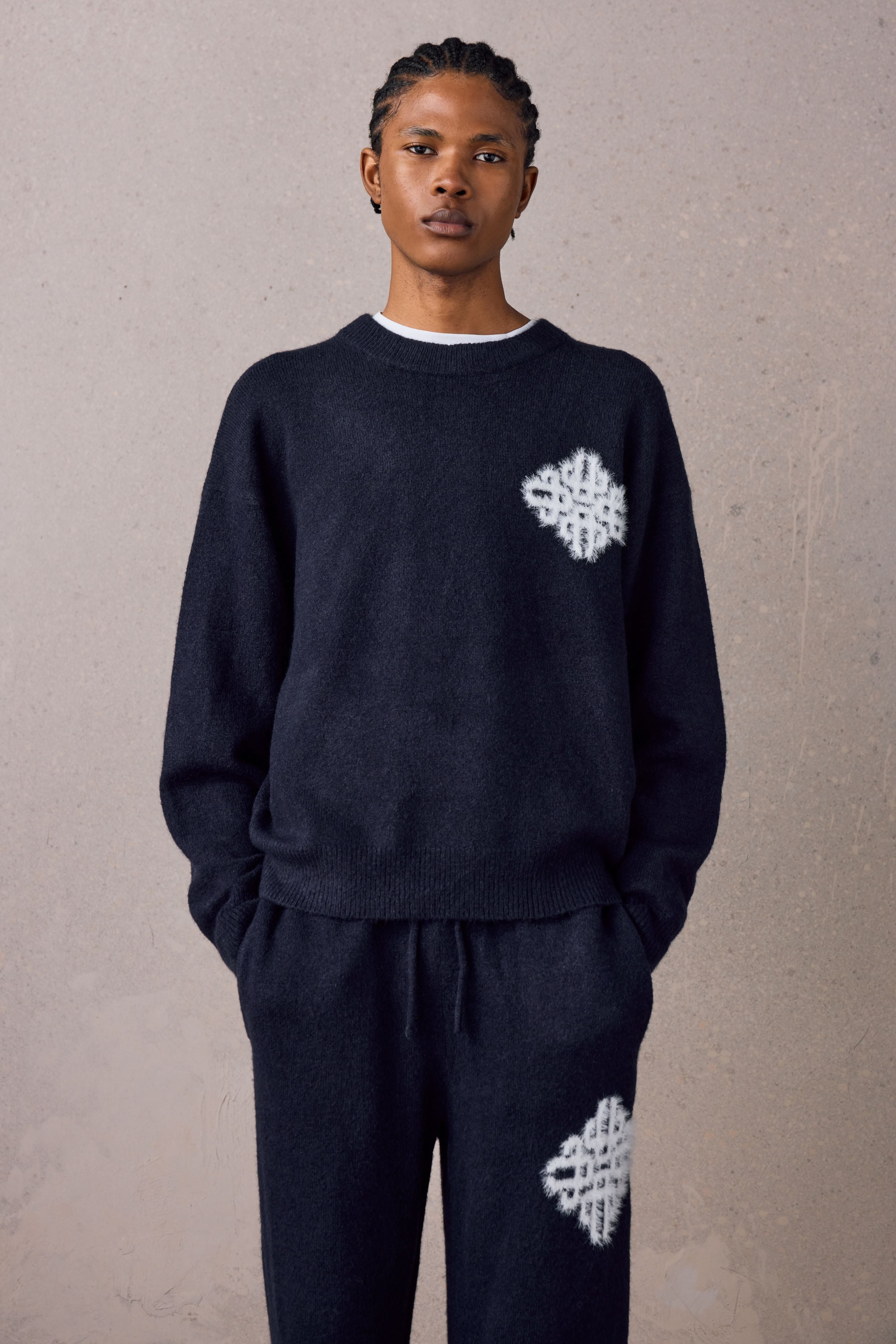 EMBLEM FLUFFY KNIT CREW - NAVY