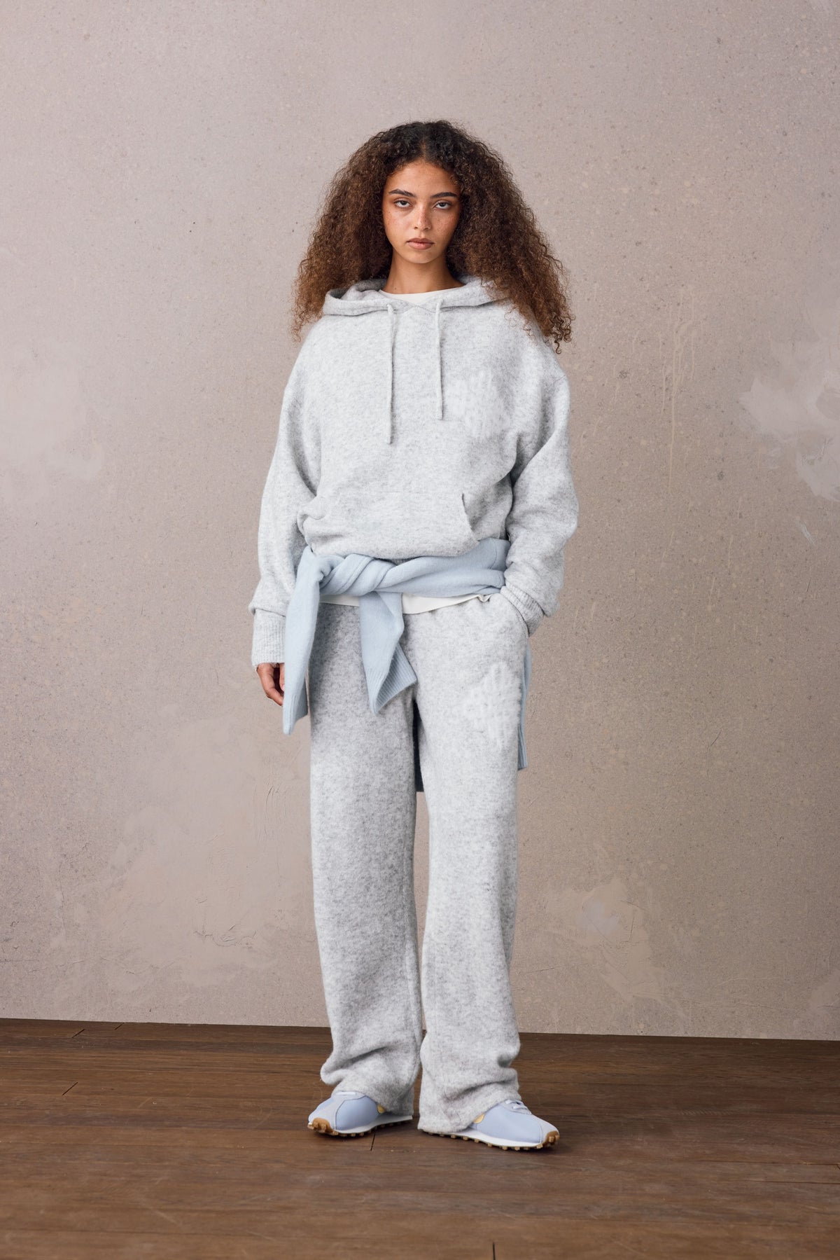 EMBLEM FLUFFY KNIT HOODIE - GREY MARL