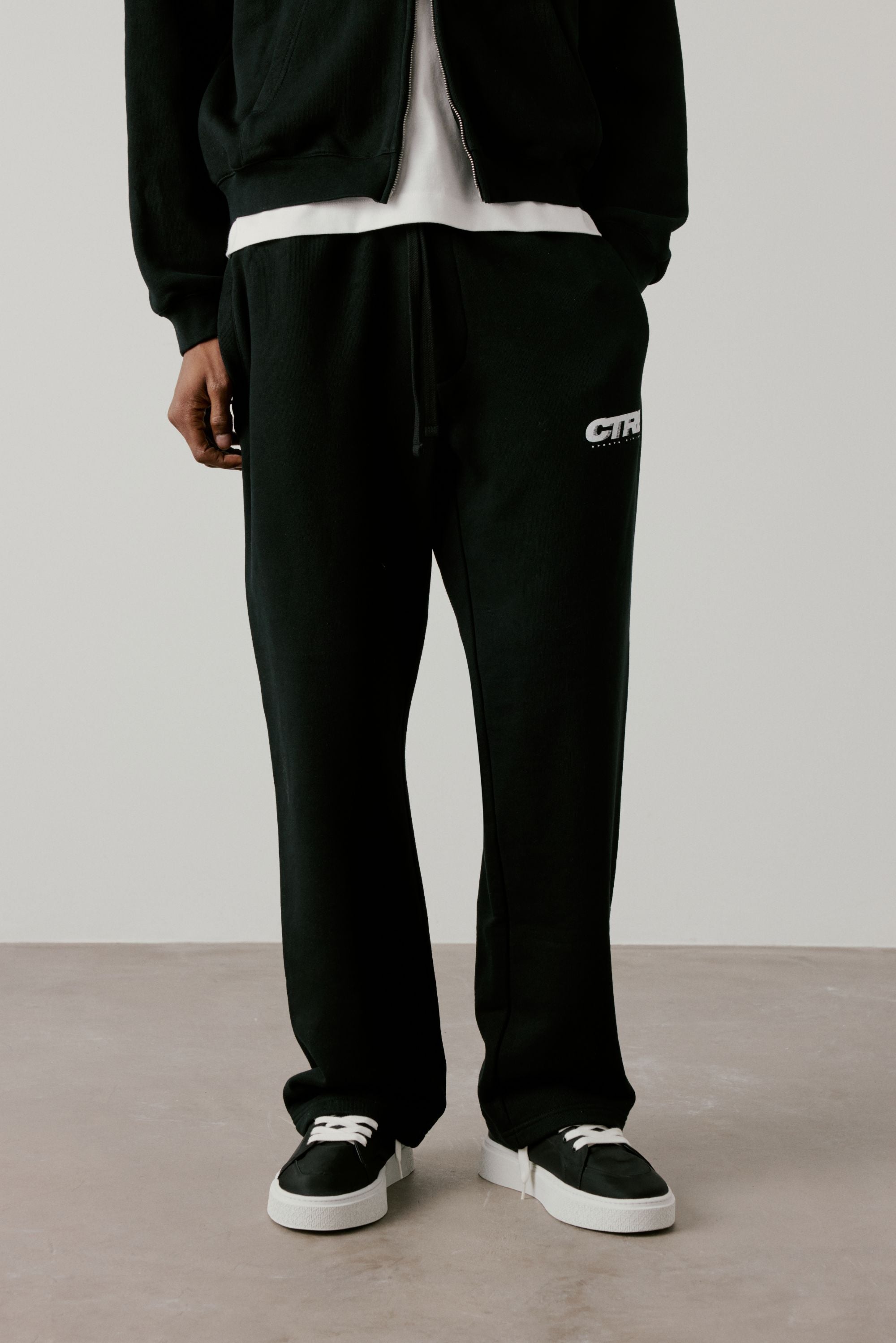 RETRO SPORT CTRE GRAPHIC JOGGER - BLACK