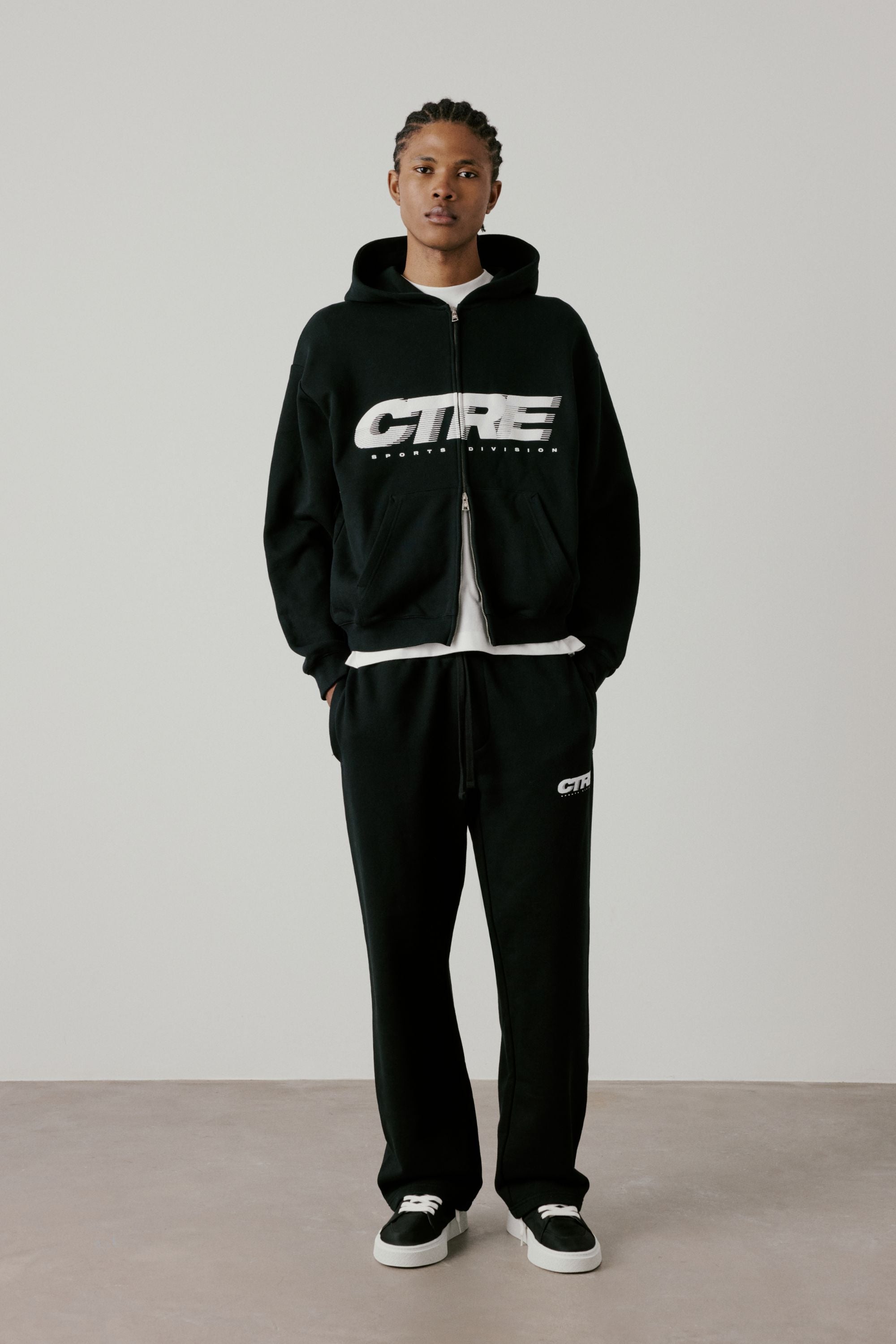 RETRO SPORT CTRE GRAPHIC JOGGER - BLACK