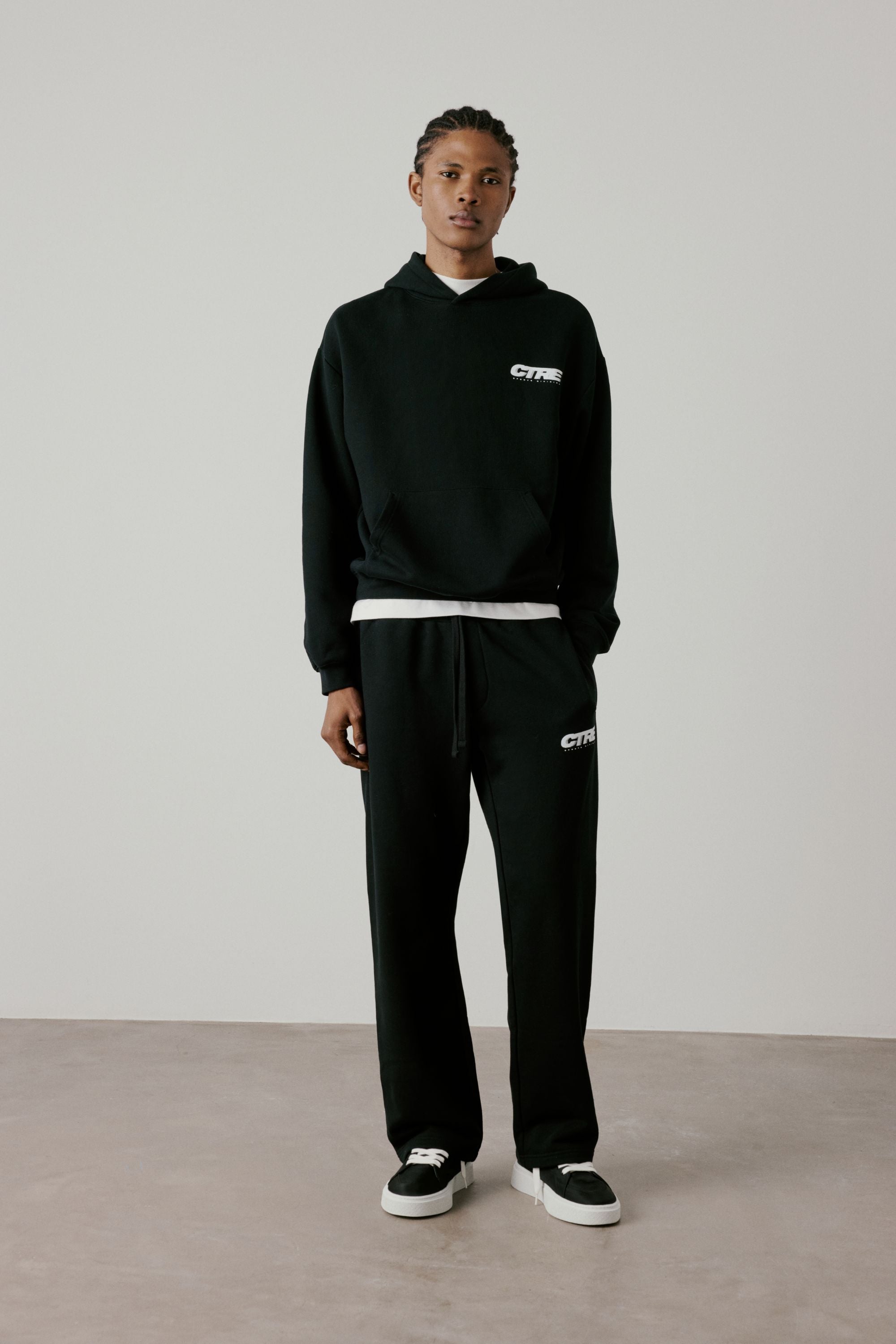 RETRO SPORT CTRE GRAPHIC JOGGER - BLACK
