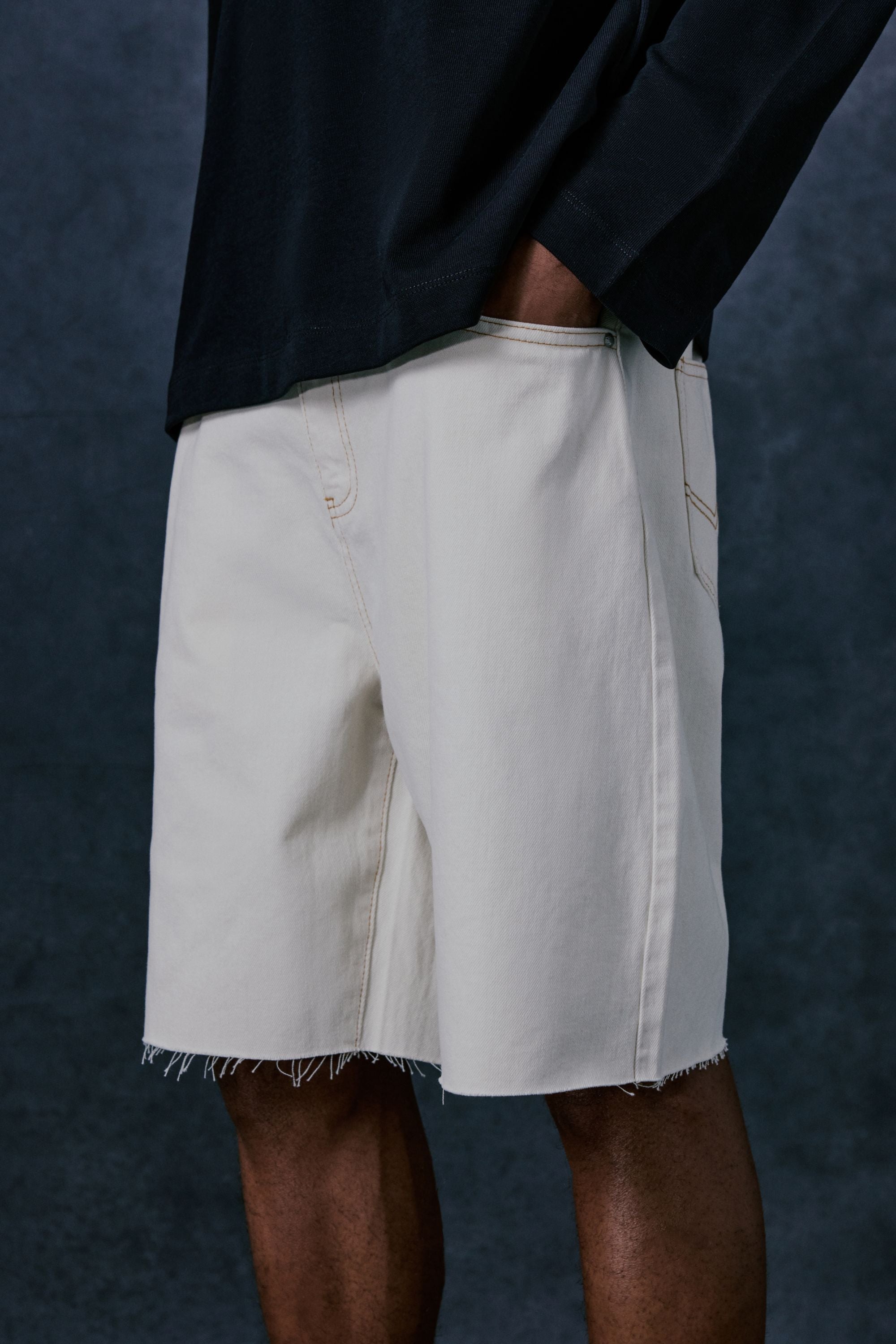 DENIM RAW EDGE SHORTS - ECRU