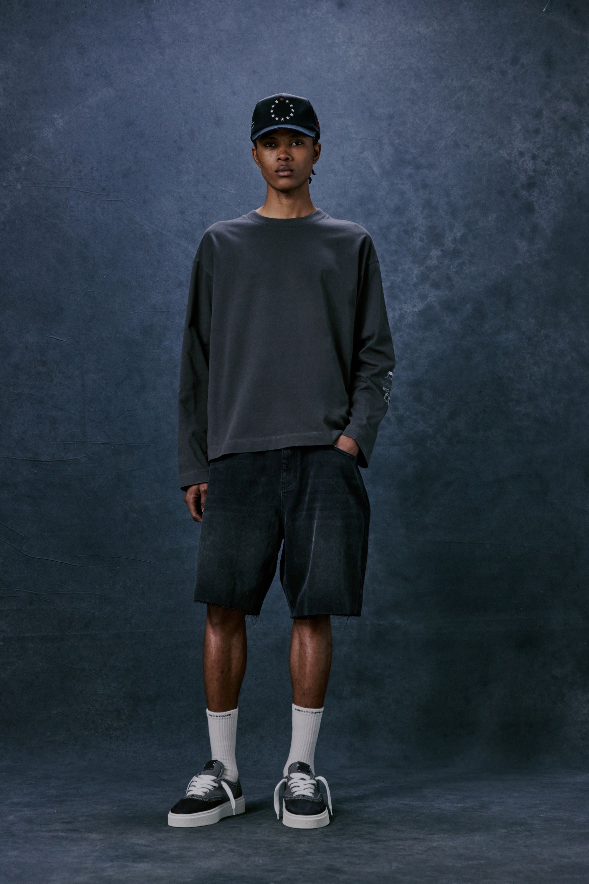 WASHED EMBLEM PRINT LONG SLEEVE T-SHIRT - WASHED BLACK