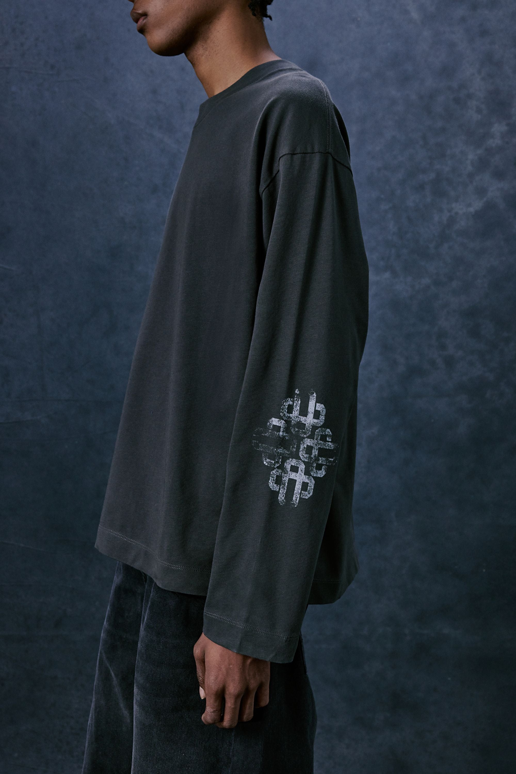 WASHED EMBLEM PRINT LONG SLEEVE T-SHIRT - WASHED BLACK
