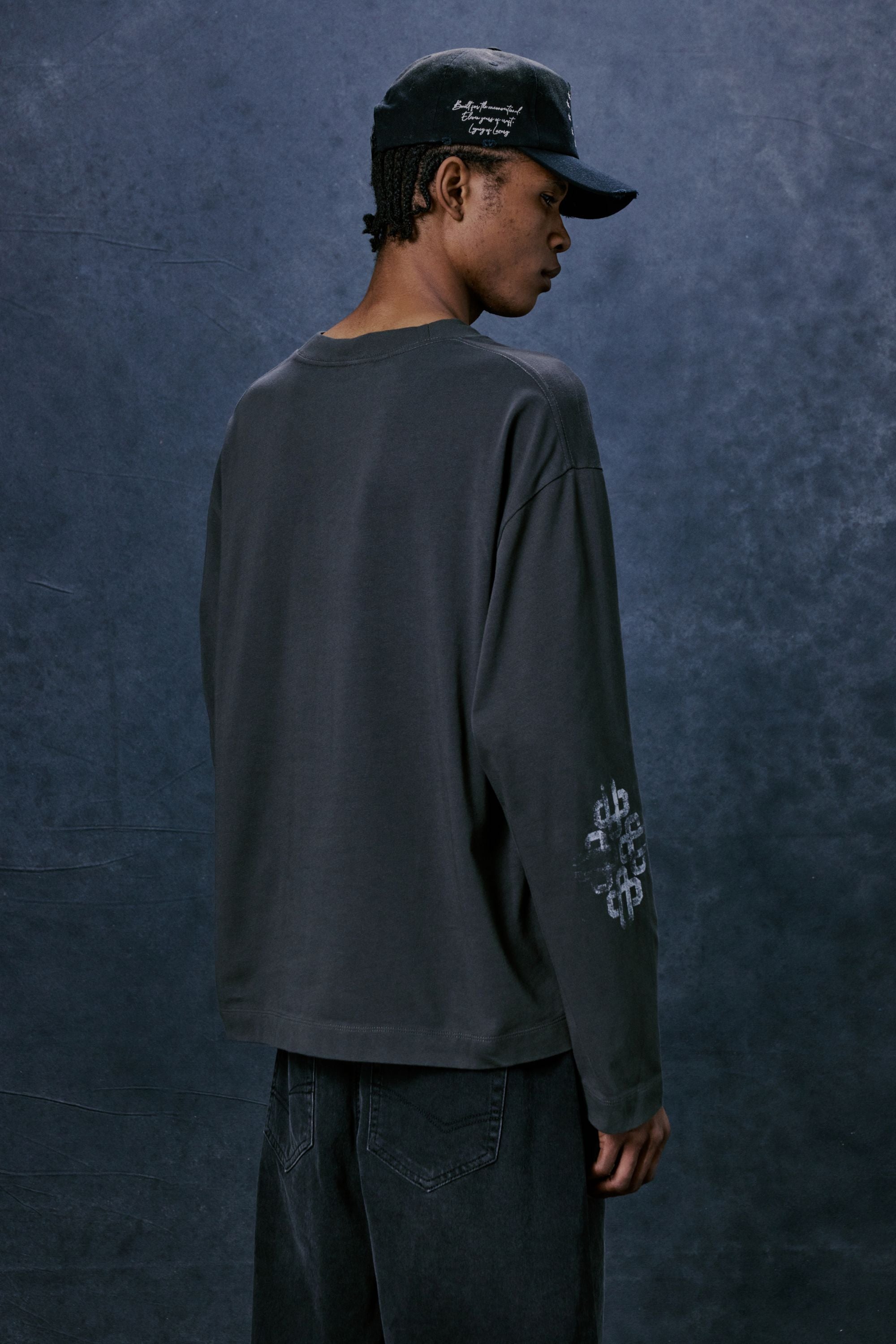 WASHED EMBLEM PRINT LONG SLEEVE T-SHIRT - WASHED BLACK