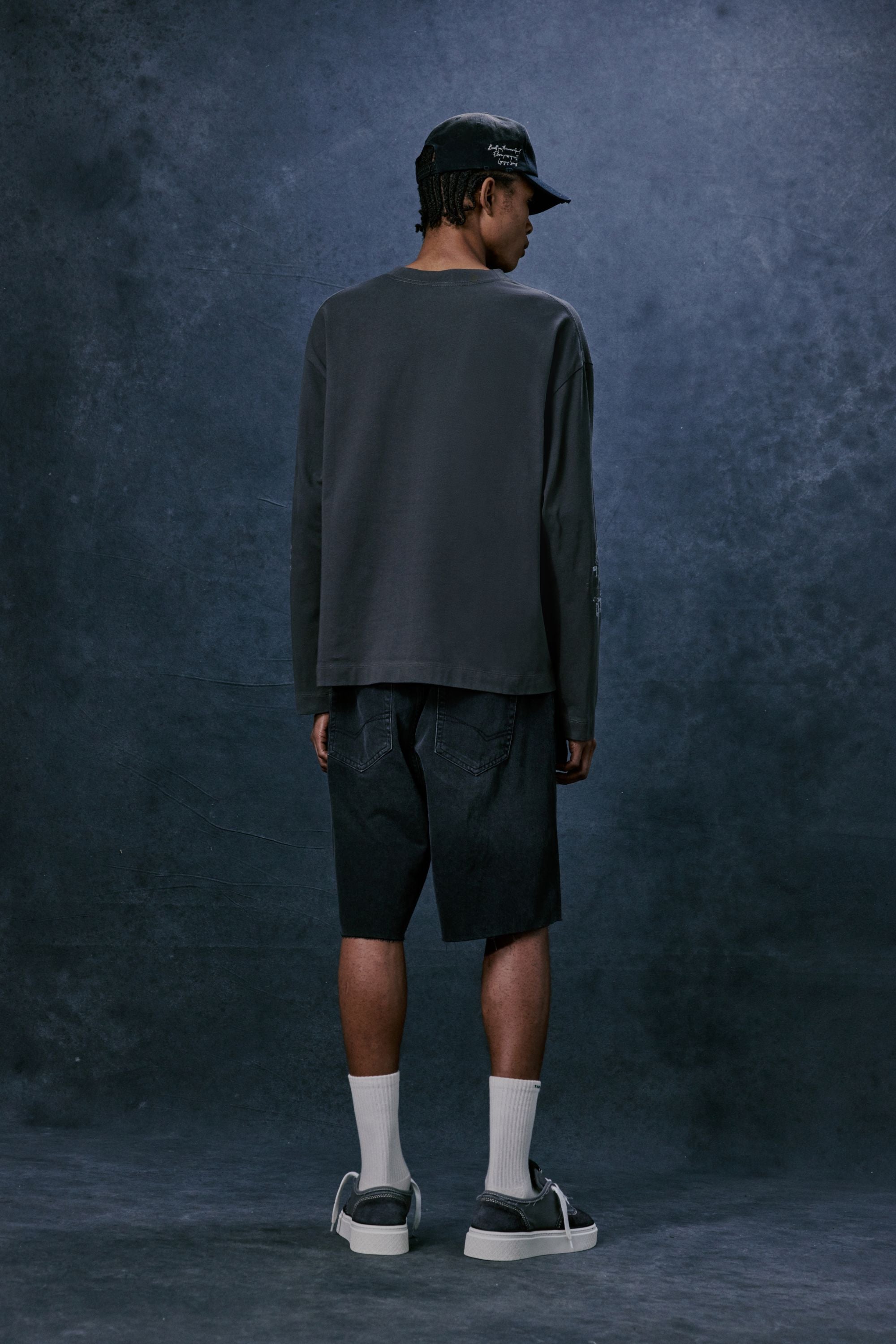 WASHED EMBLEM PRINT LONG SLEEVE T-SHIRT - WASHED BLACK
