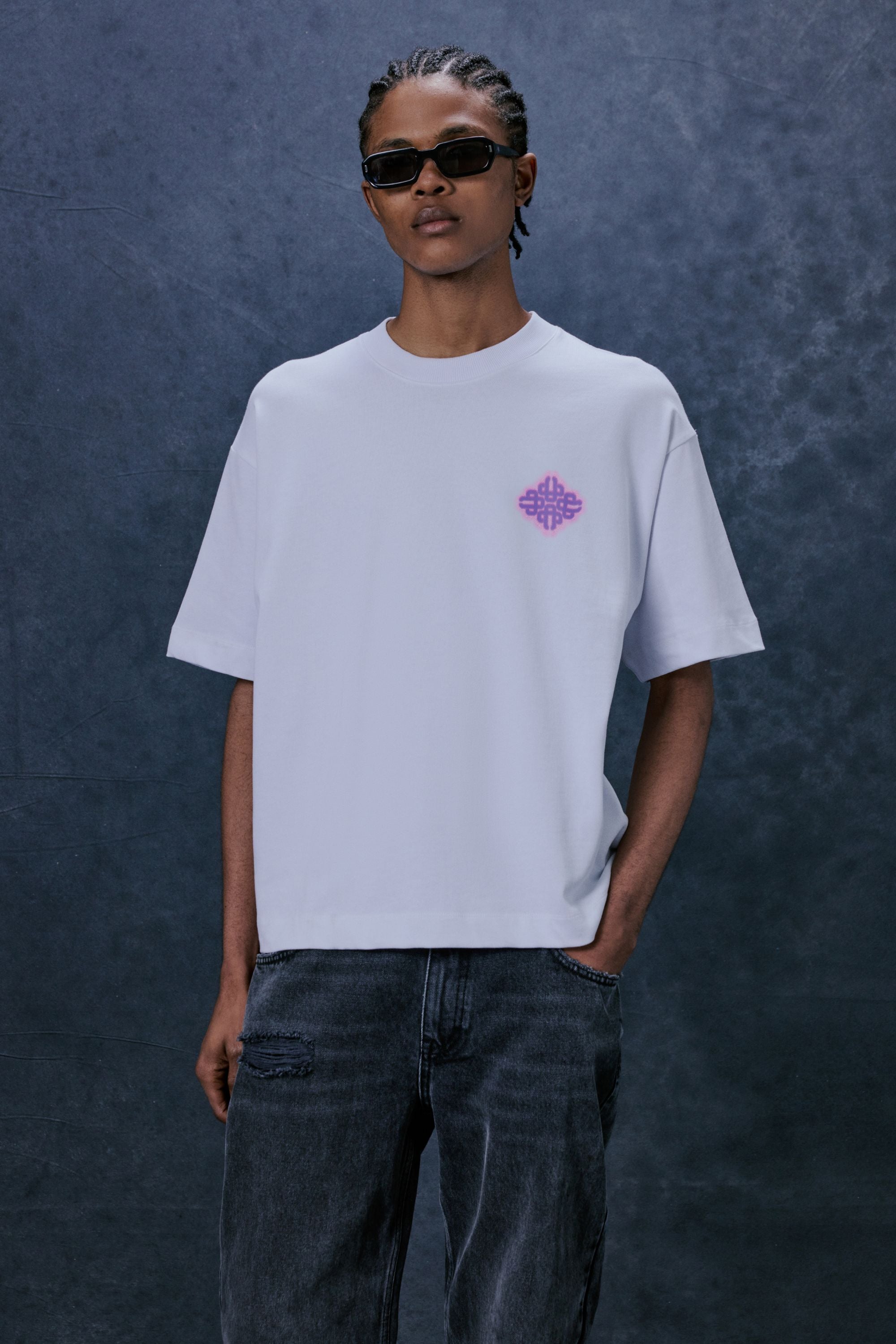 SPRAY EMBLEM GRAPHIC T-SHIRT - WHITE PURPLE