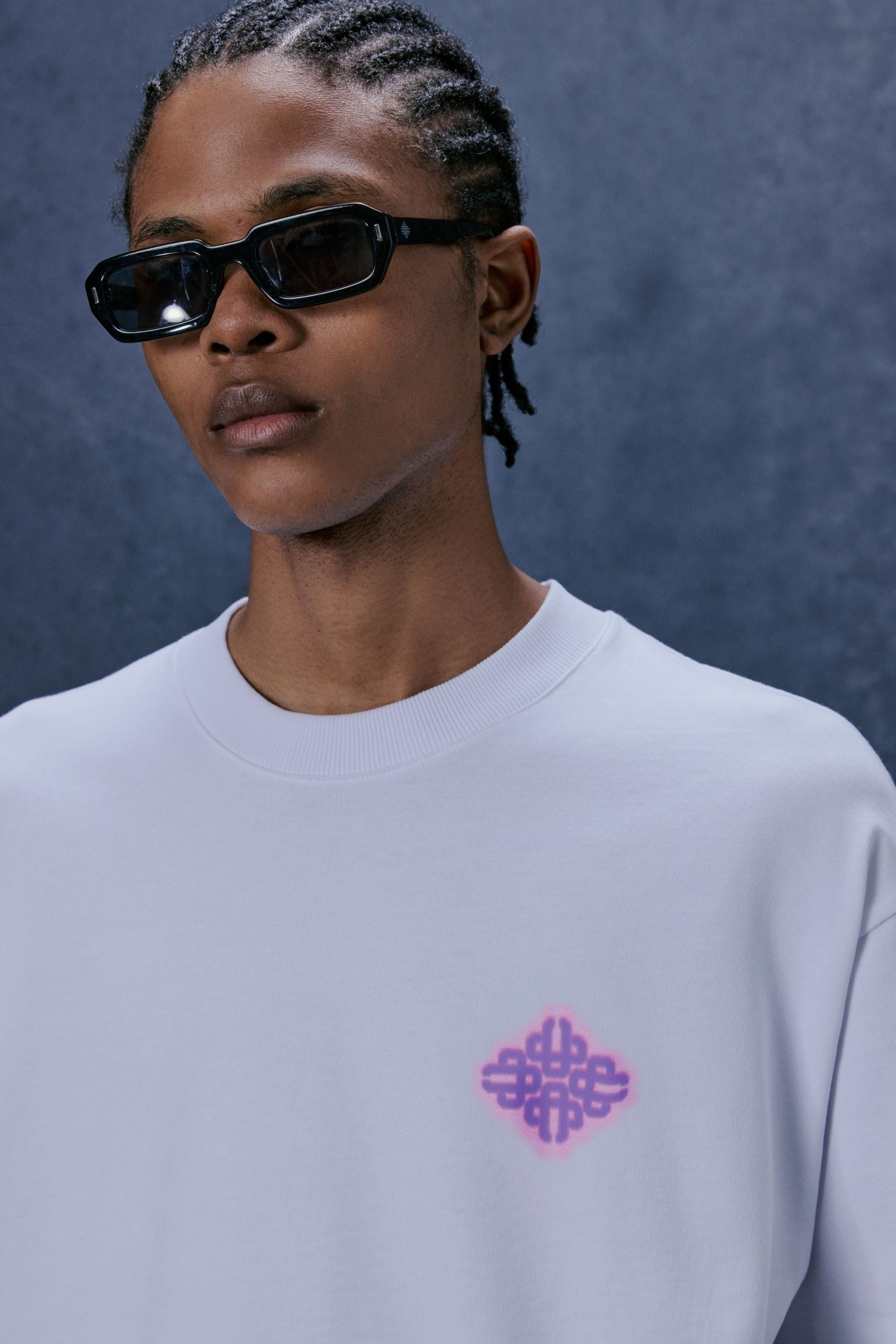 SPRAY EMBLEM GRAPHIC T-SHIRT - WHITE PURPLE | The Couture Club
