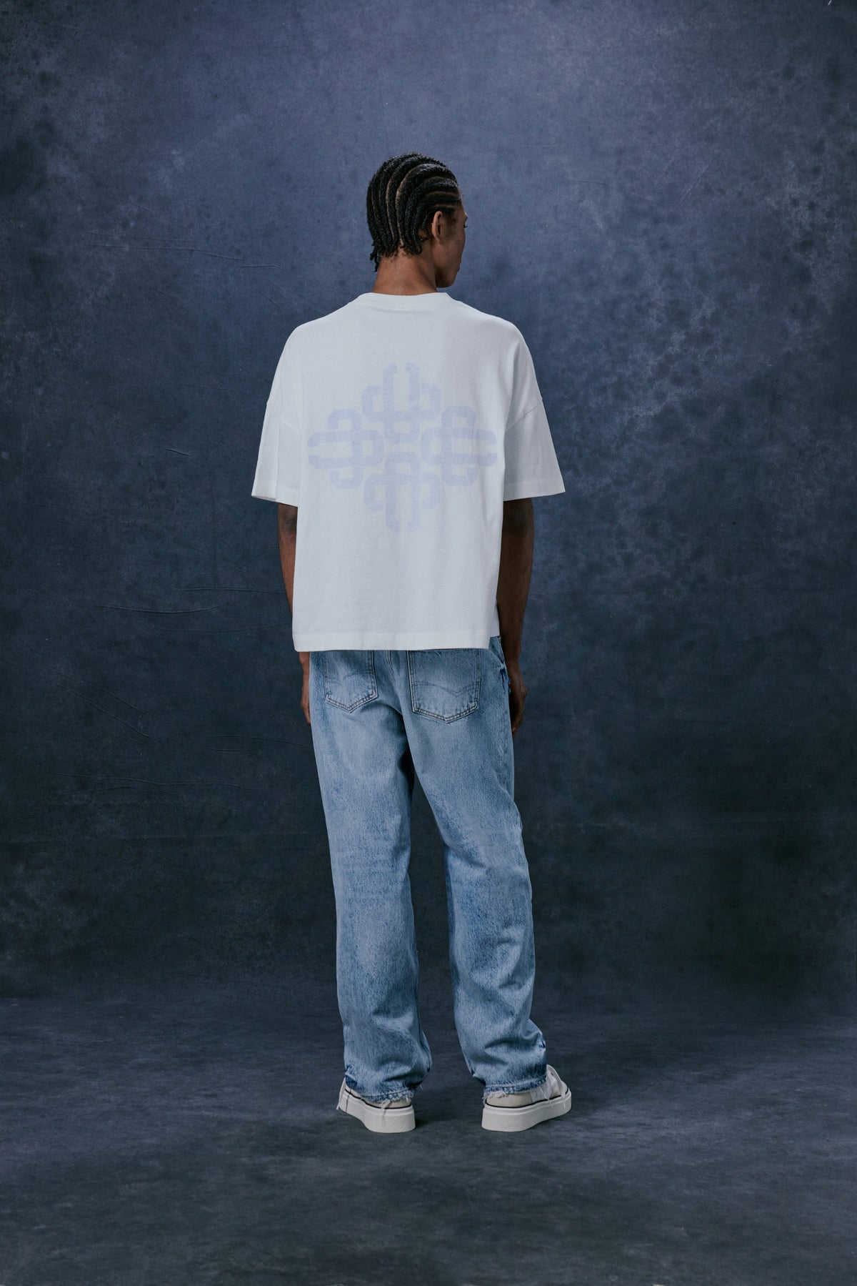 EMBLEM REVERSE PRINT T-SHIRT - BLUE