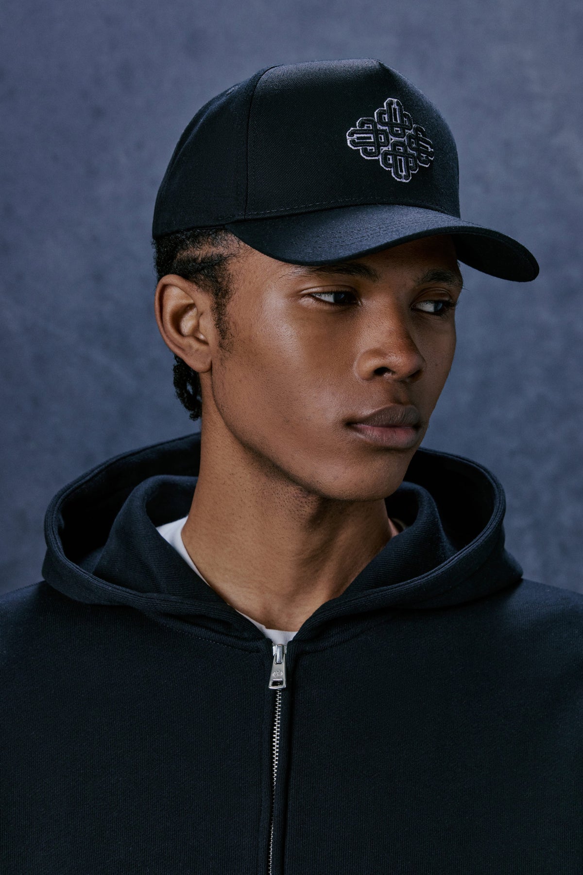 EMBLEM EMBROIDERY CAP - BLACK/WHITE