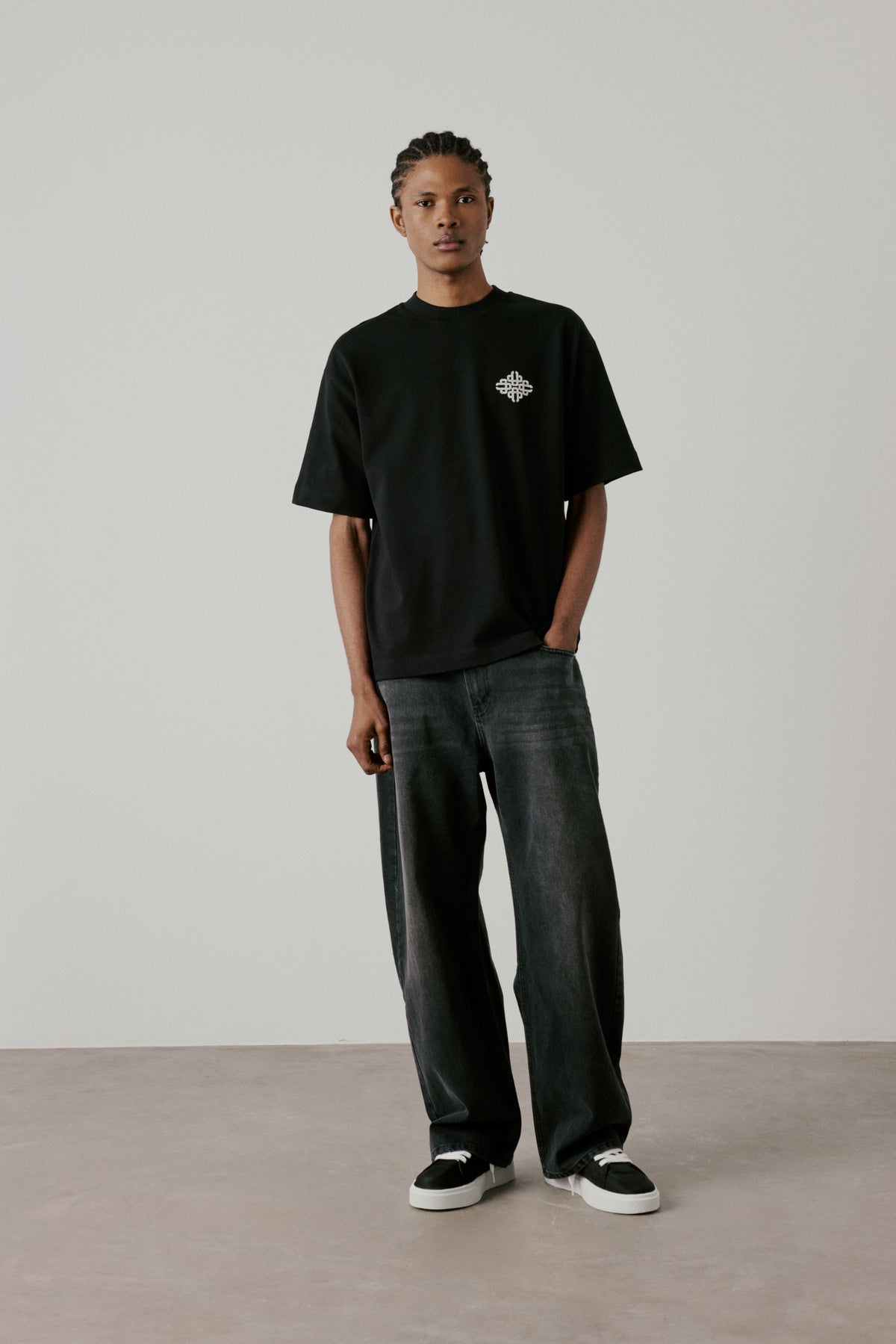 VINTAGE PRINT EMBLEM T-SHIRT - BLACK