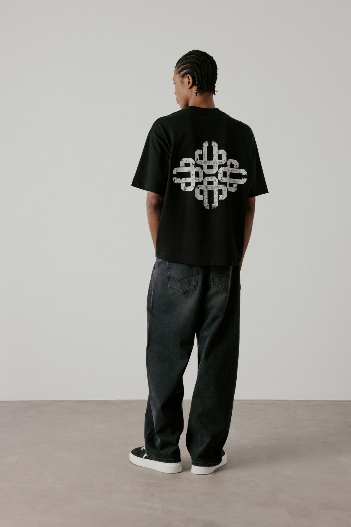 VINTAGE PRINT EMBLEM T-SHIRT - BLACK