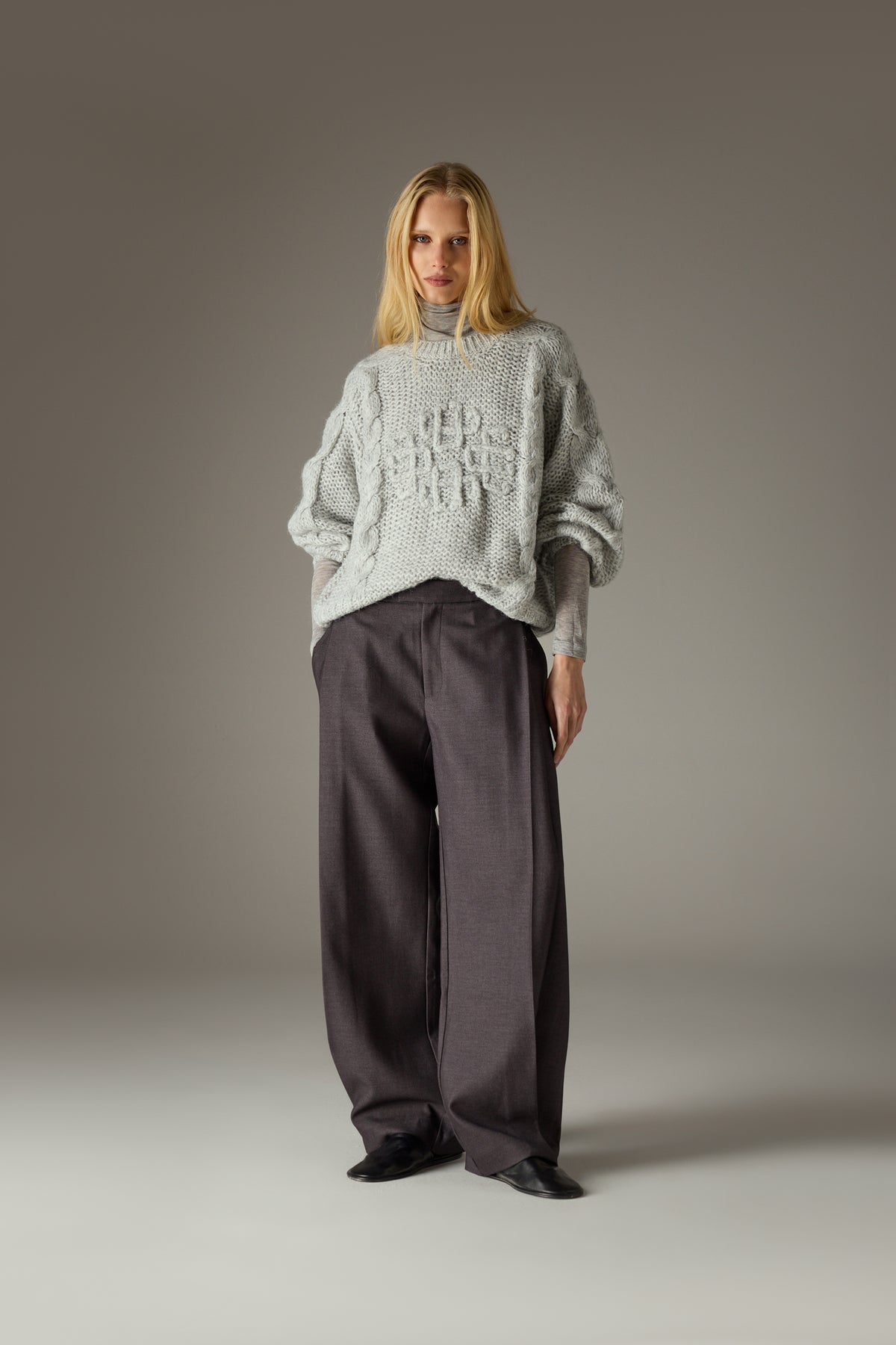 EMBLEM PLAITED OVERSIZED KNIT JUMPER - GREY MARL