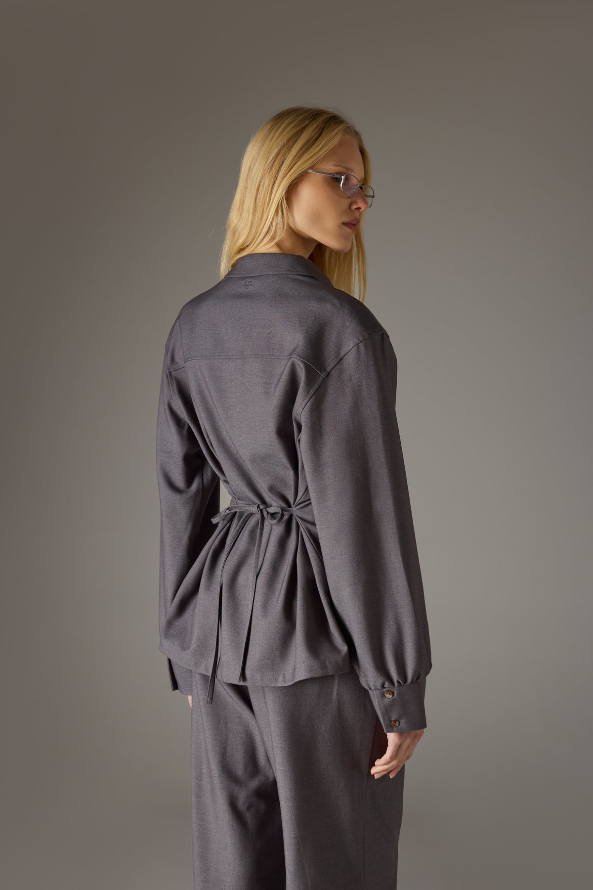 TAILORED SHOULDER PADDED SHIRT - GREY
