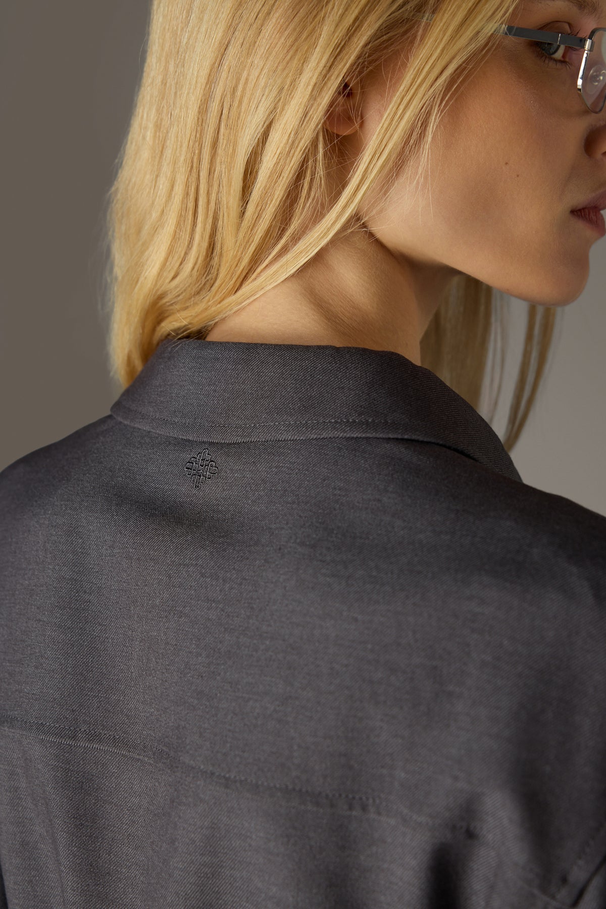 TAILORED SHOULDER PADDED SHIRT - GREY