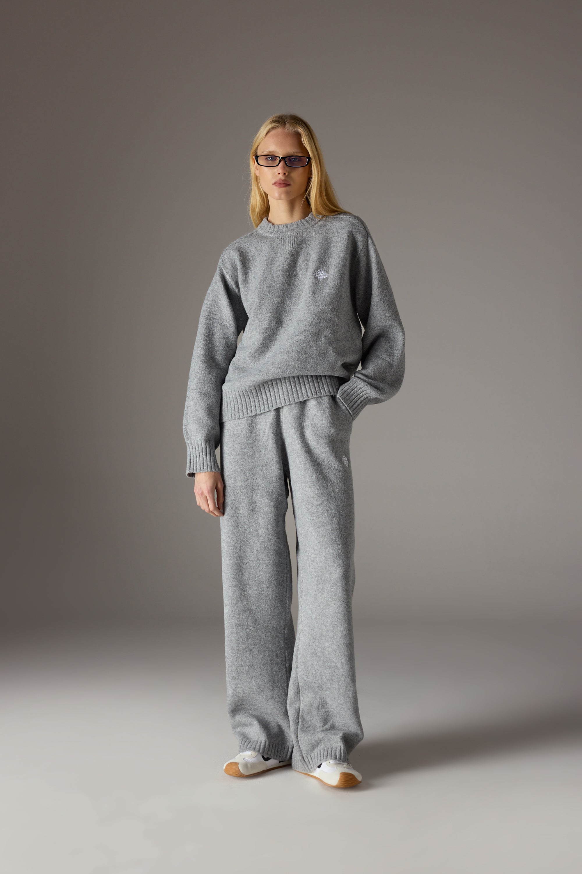 FLUFFY KNIT EMBLEM EMBROIDERED CREW - GREY MARL