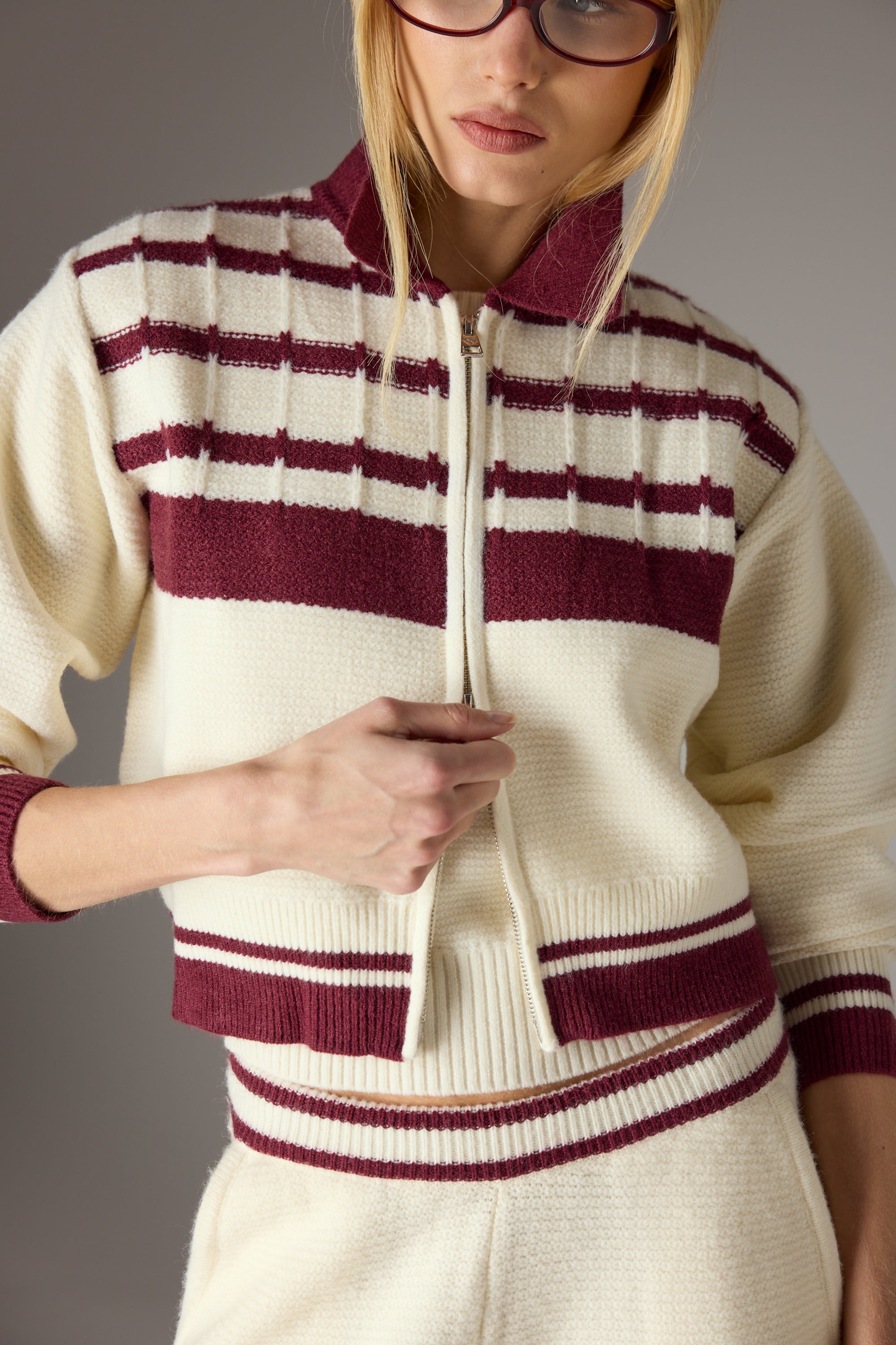 CONTRAST STRIPE KNITTED ZIP THROUGH - OFF WHITE