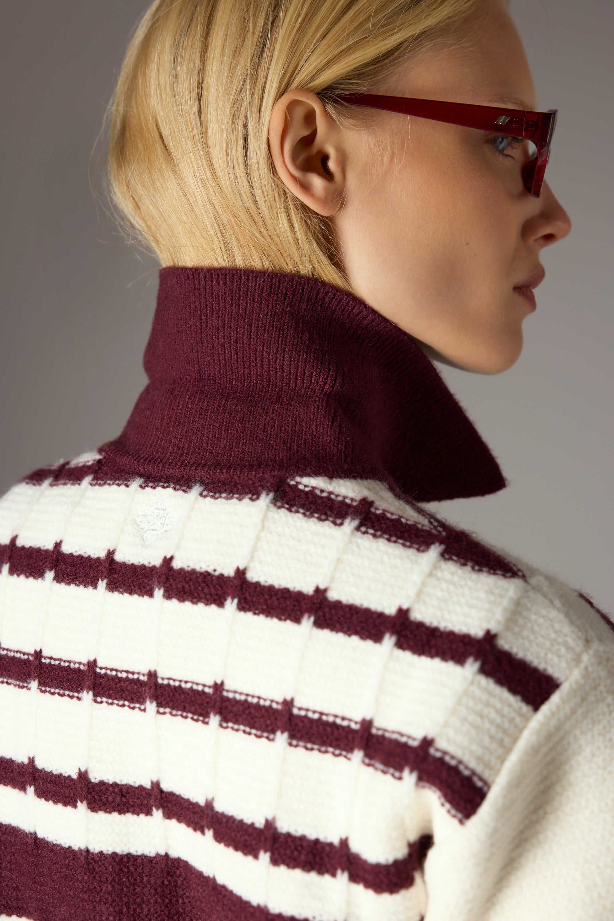 CONTRAST STRIPE KNITTED ZIP THROUGH - OFF WHITE