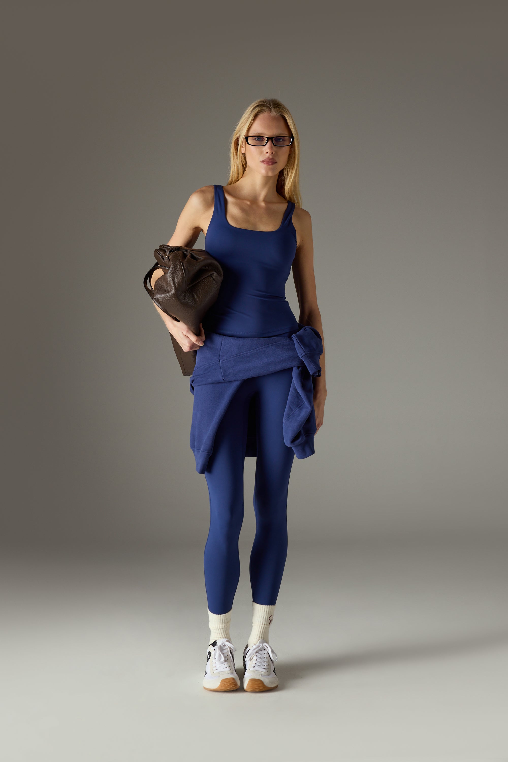 SCULPTING STRETCH SCOOP NECK SPORTS TOP - BLUE