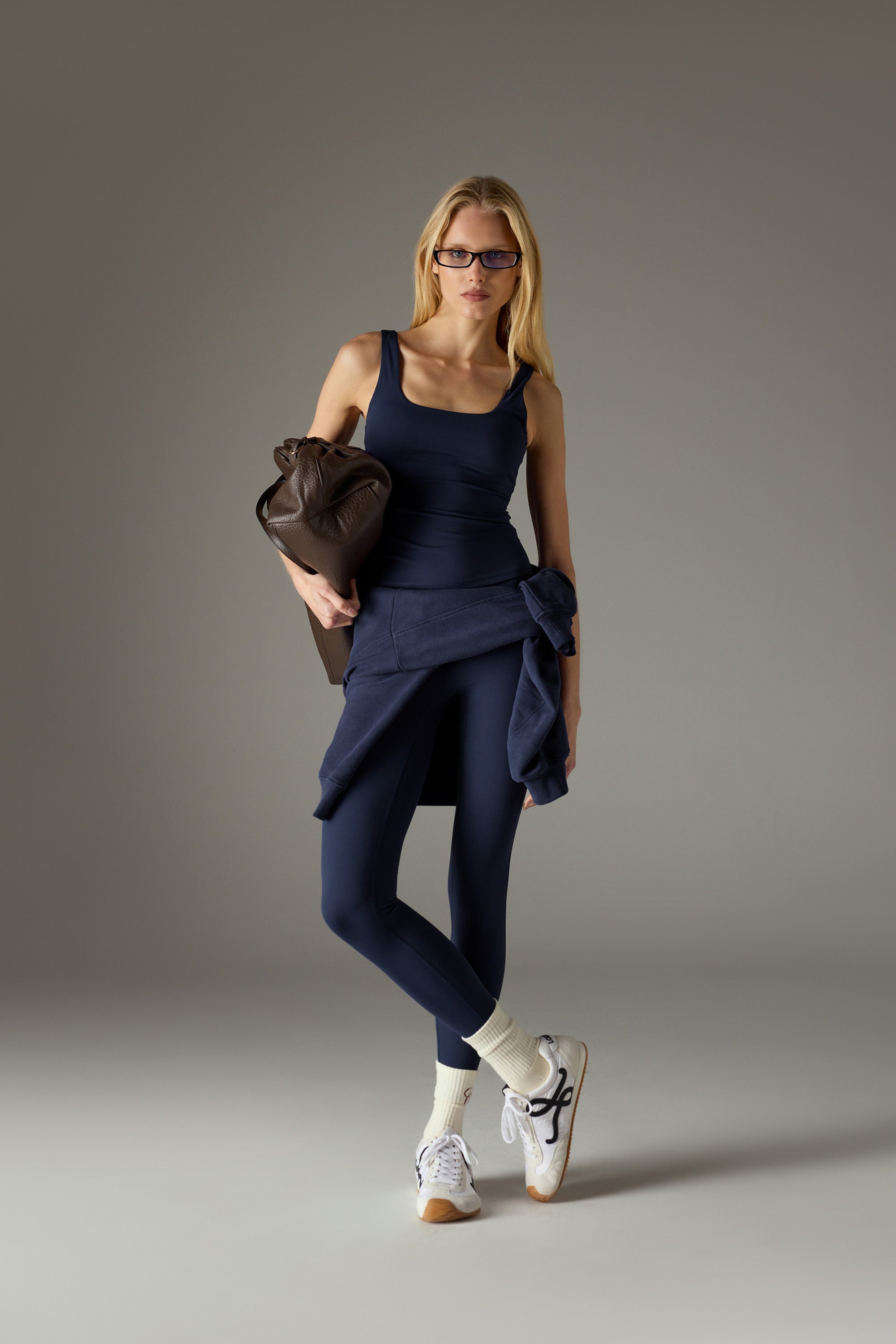 SCULPTING STRETCH SCOOP NECK SPORTS TOP - DARK NAVY