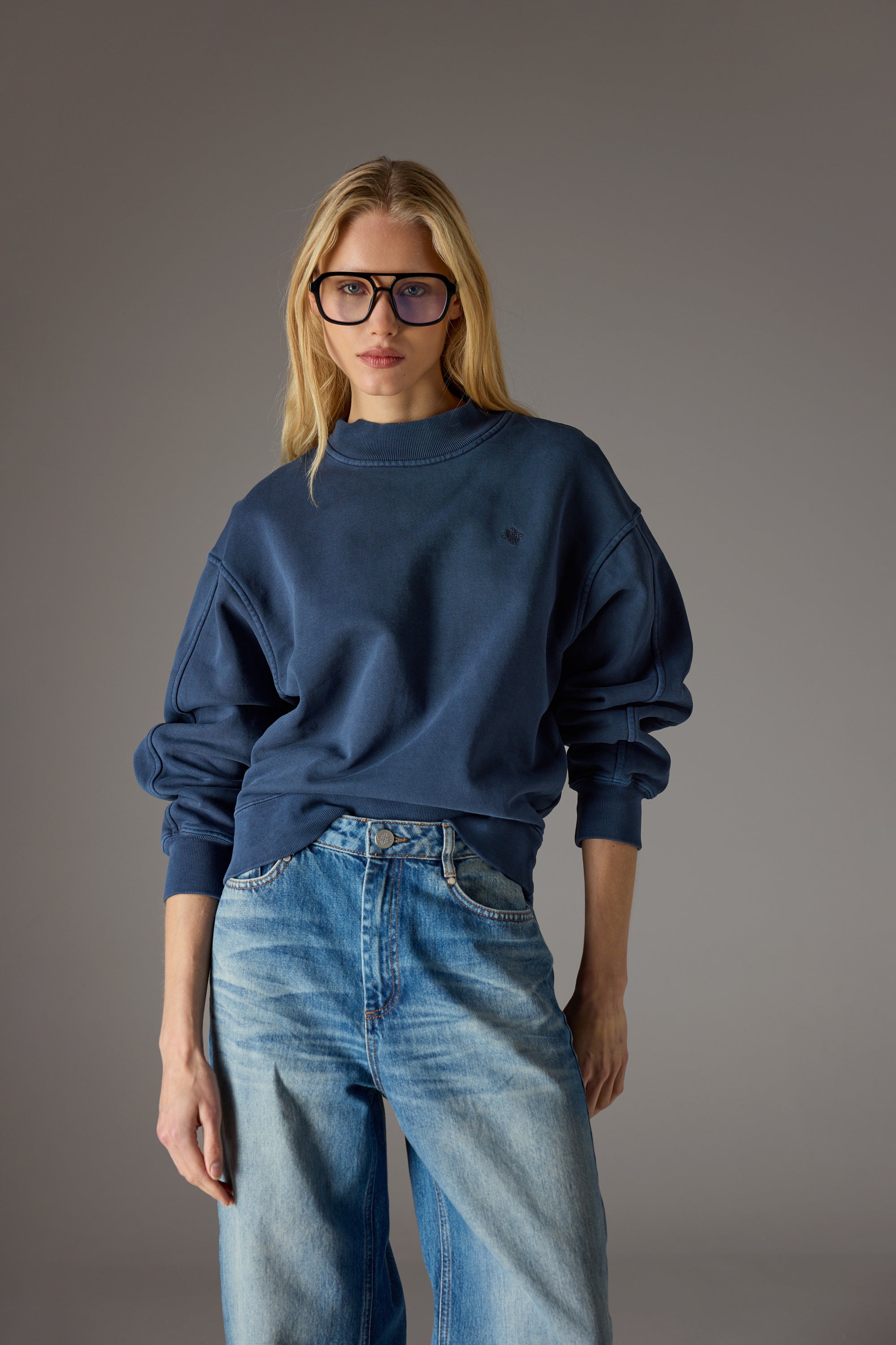 WASHED MOCK NECK SWEATSHIRT - DARK NAVY