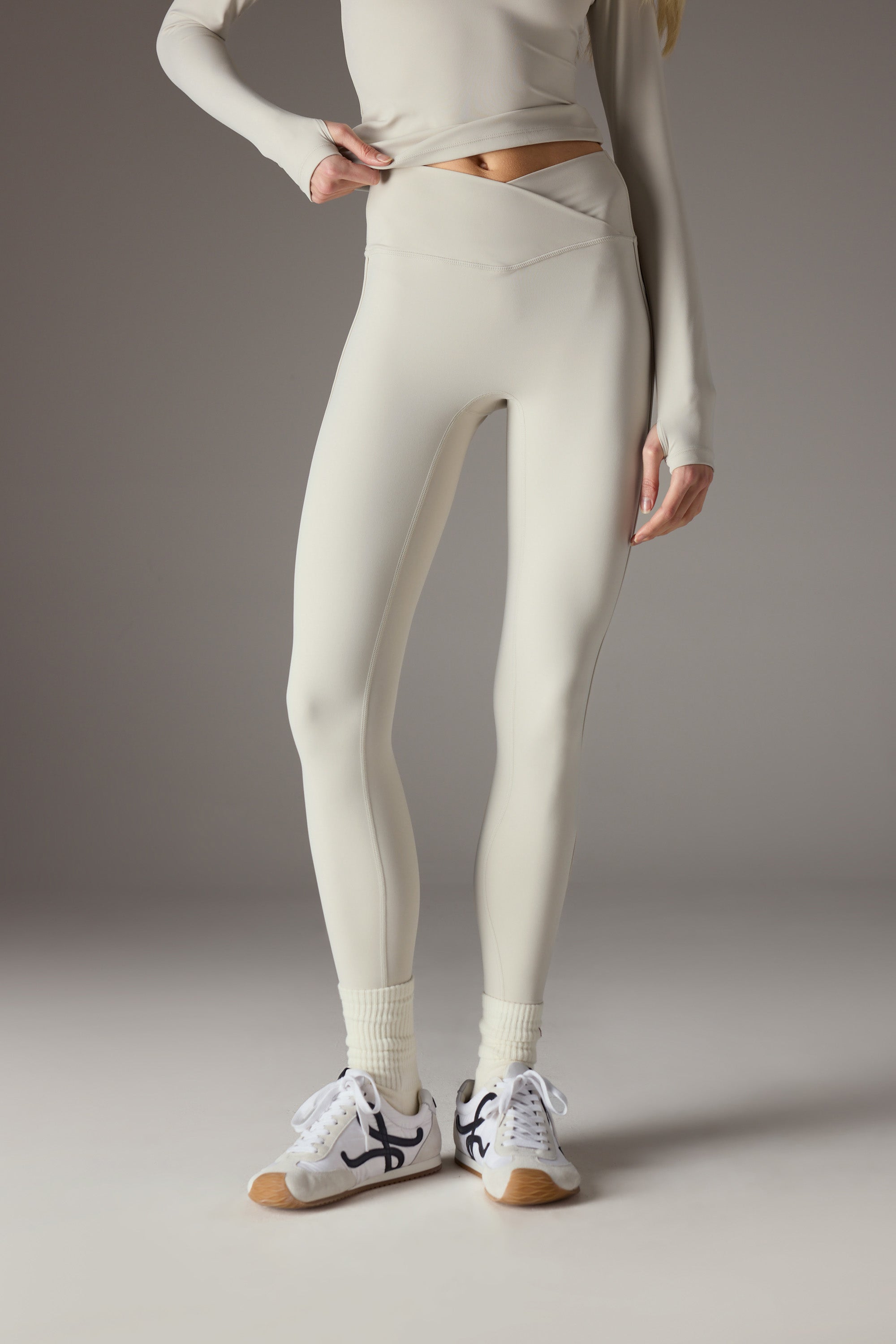 SCULPTING STRETCH CROSSOVER WAISTBAND LEGGINGS - BONE