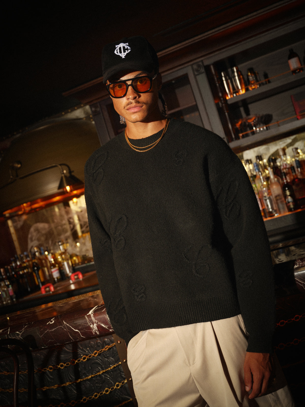 SCRIPT APPLIQUE JUMPER - BLACK