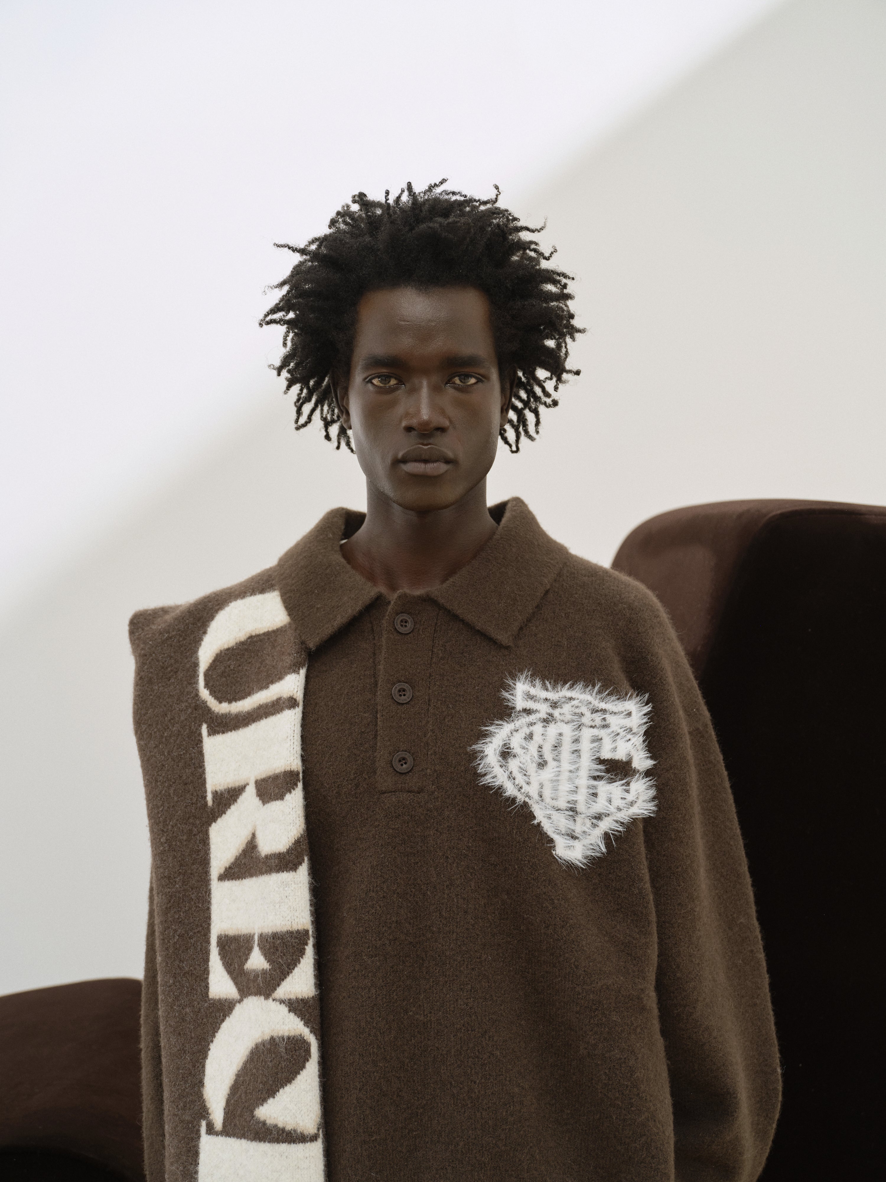 MONOGRAM FLUFFY KNIT POLO - BROWN