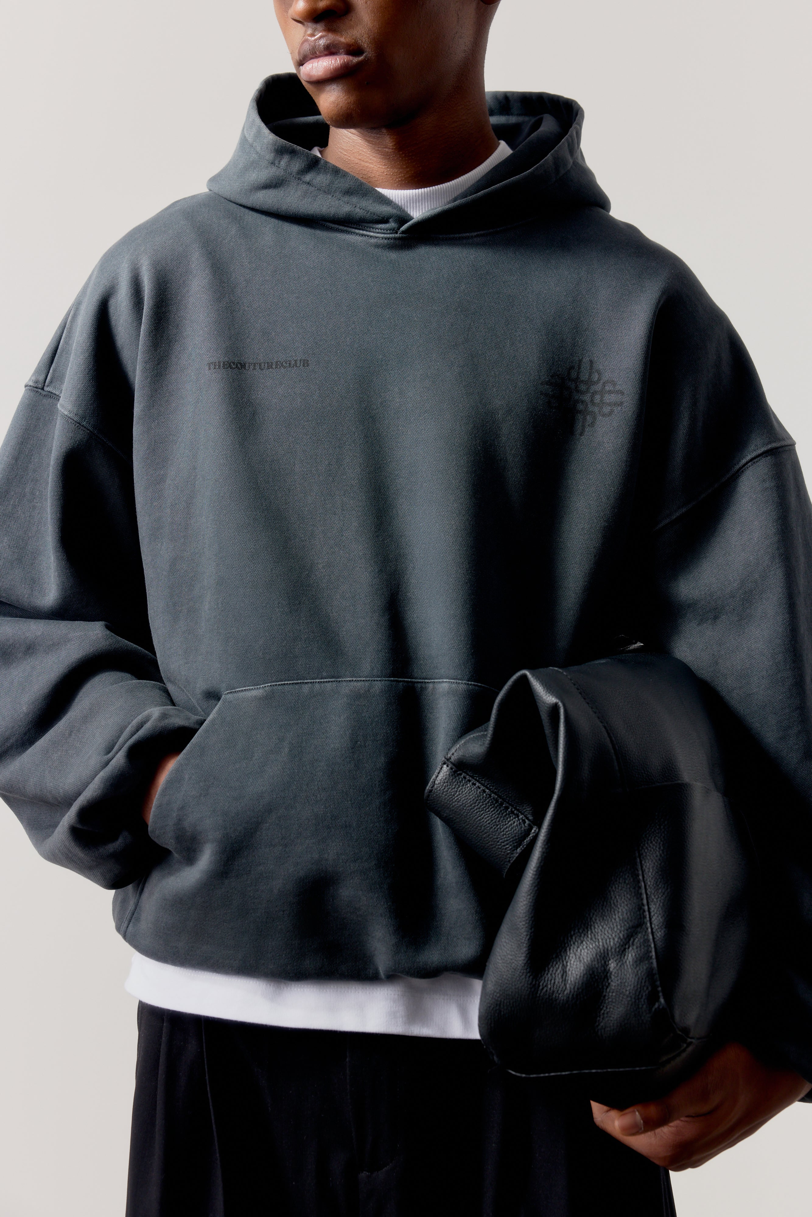 DOUBLE LAYER WASHED EMBLEM HOODIE - BLACK