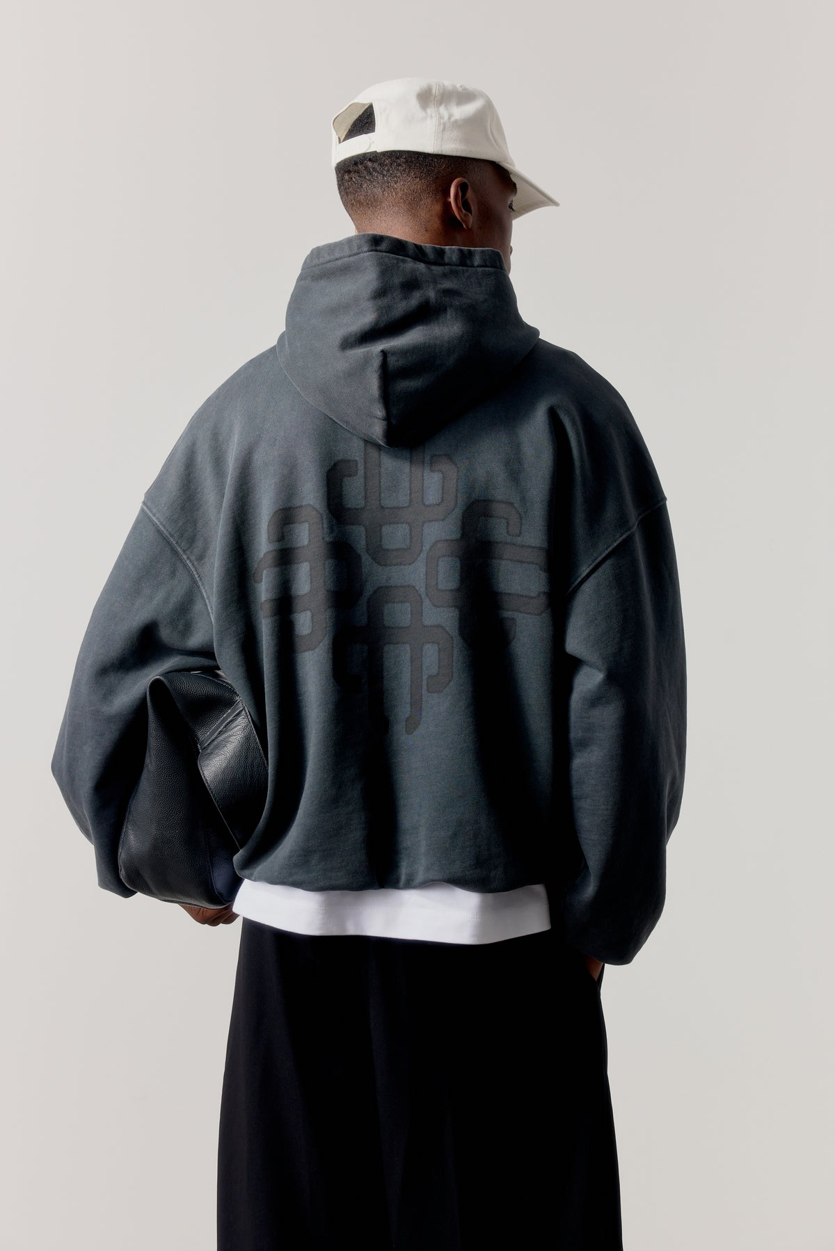 DOUBLE LAYER WASHED EMBLEM HOODIE - BLACK