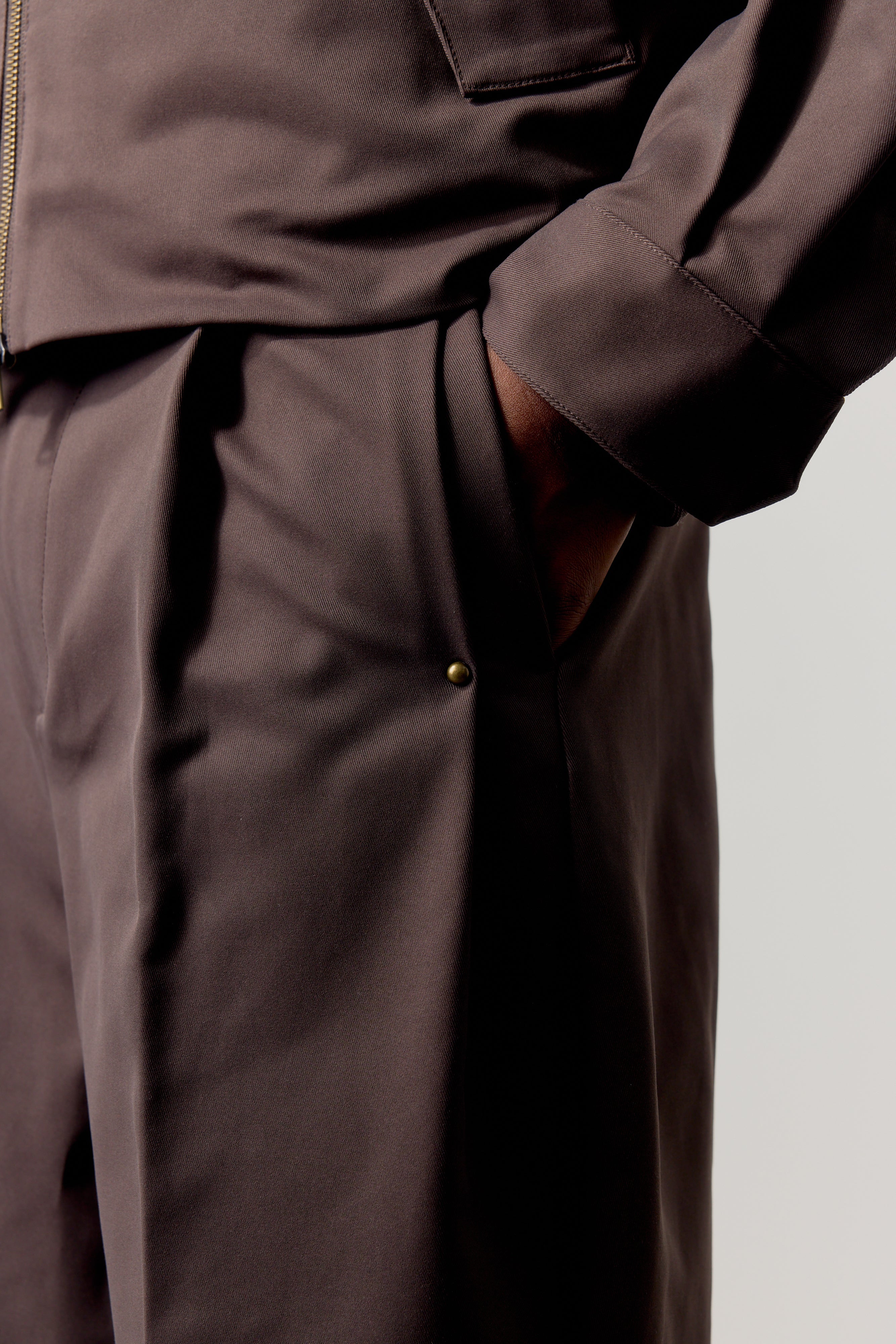 RIVET DETAIL TROUSERS - BROWN