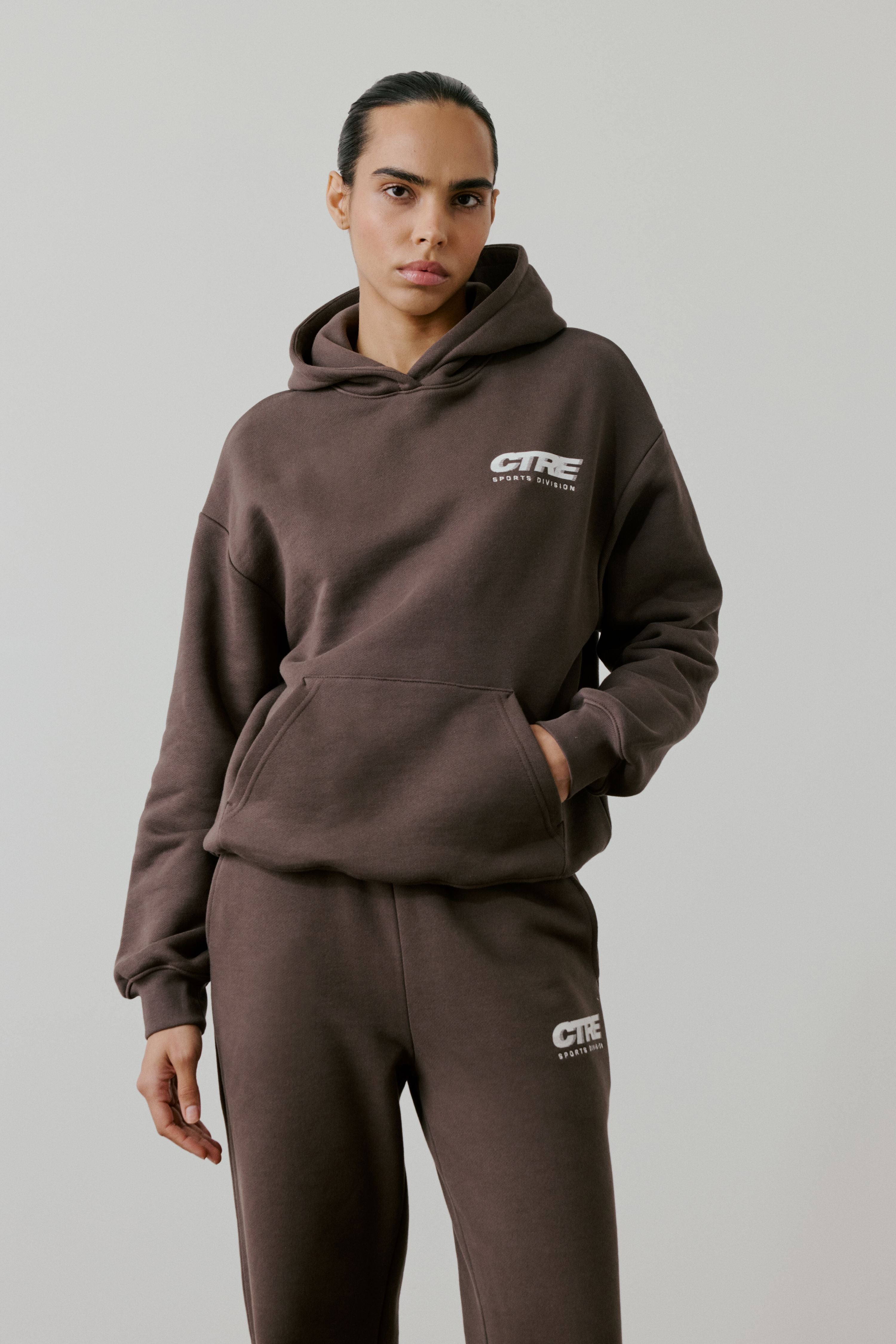 RETRO SPORT GRAPHIC CTRE HOODIE - BROWN
