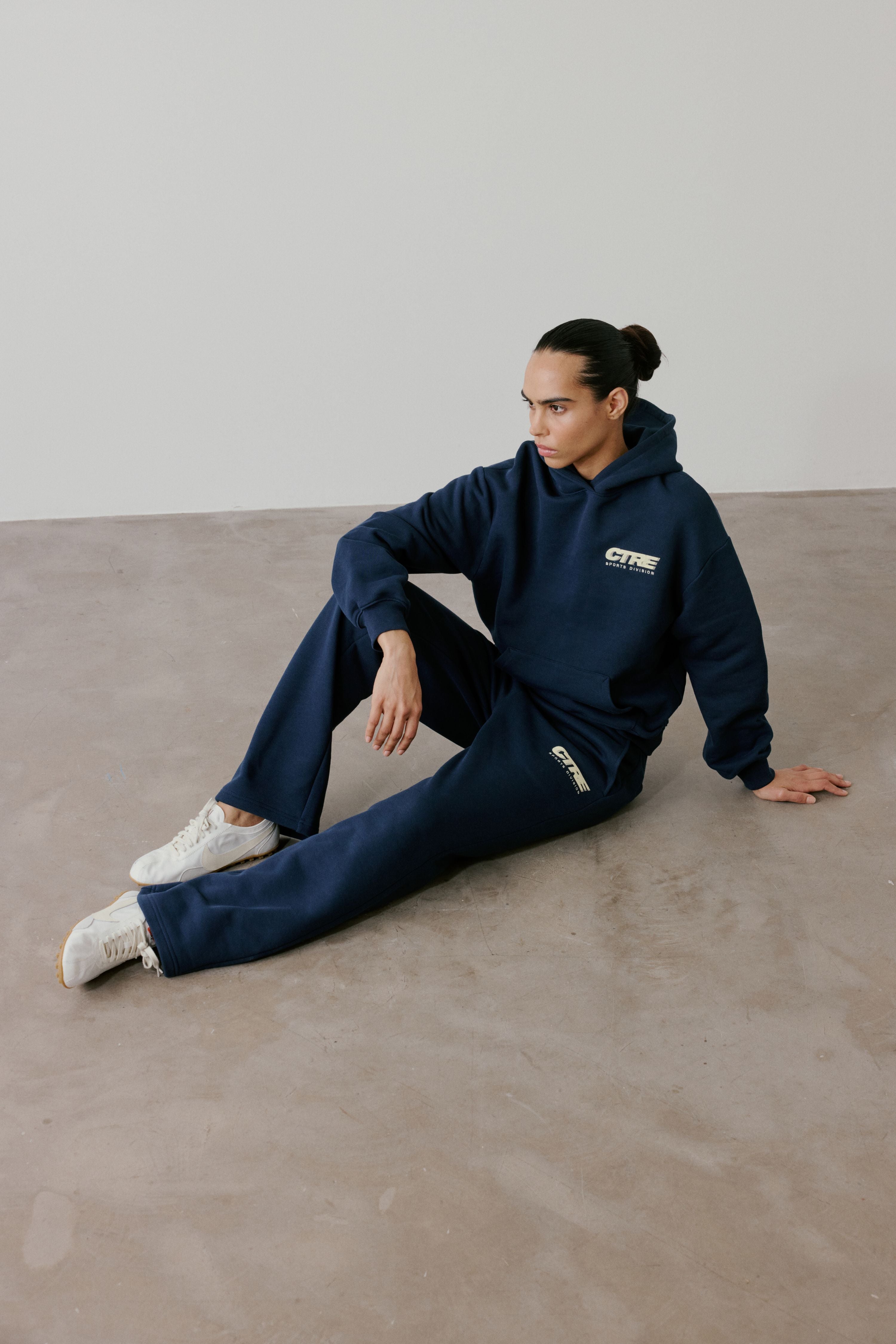 RETRO SPORT CTRE GRAPHIC JOGGERS - NAVY