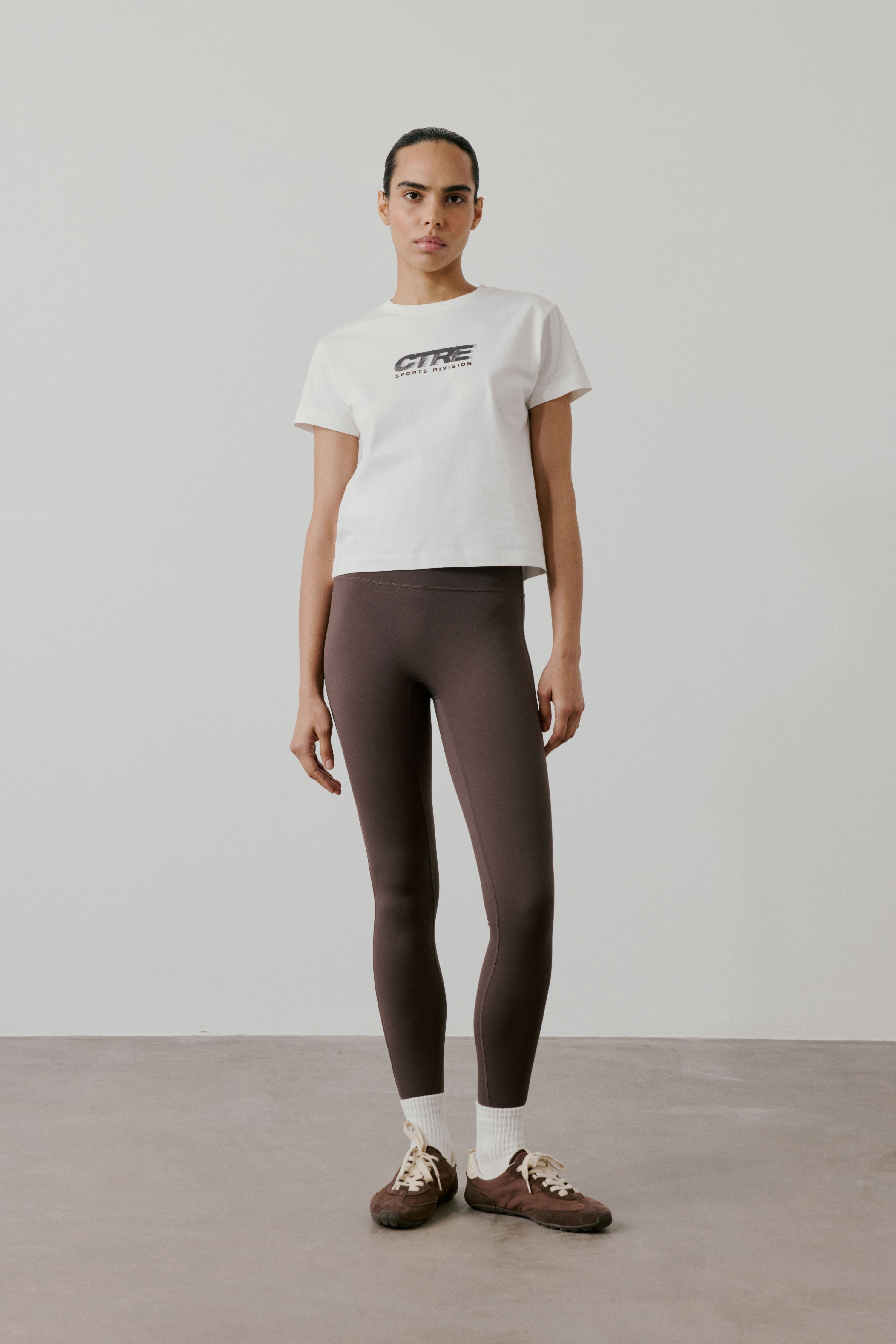 RETRO SPORT CTRE GRAPHIC BABY TEE - OFF WHITE