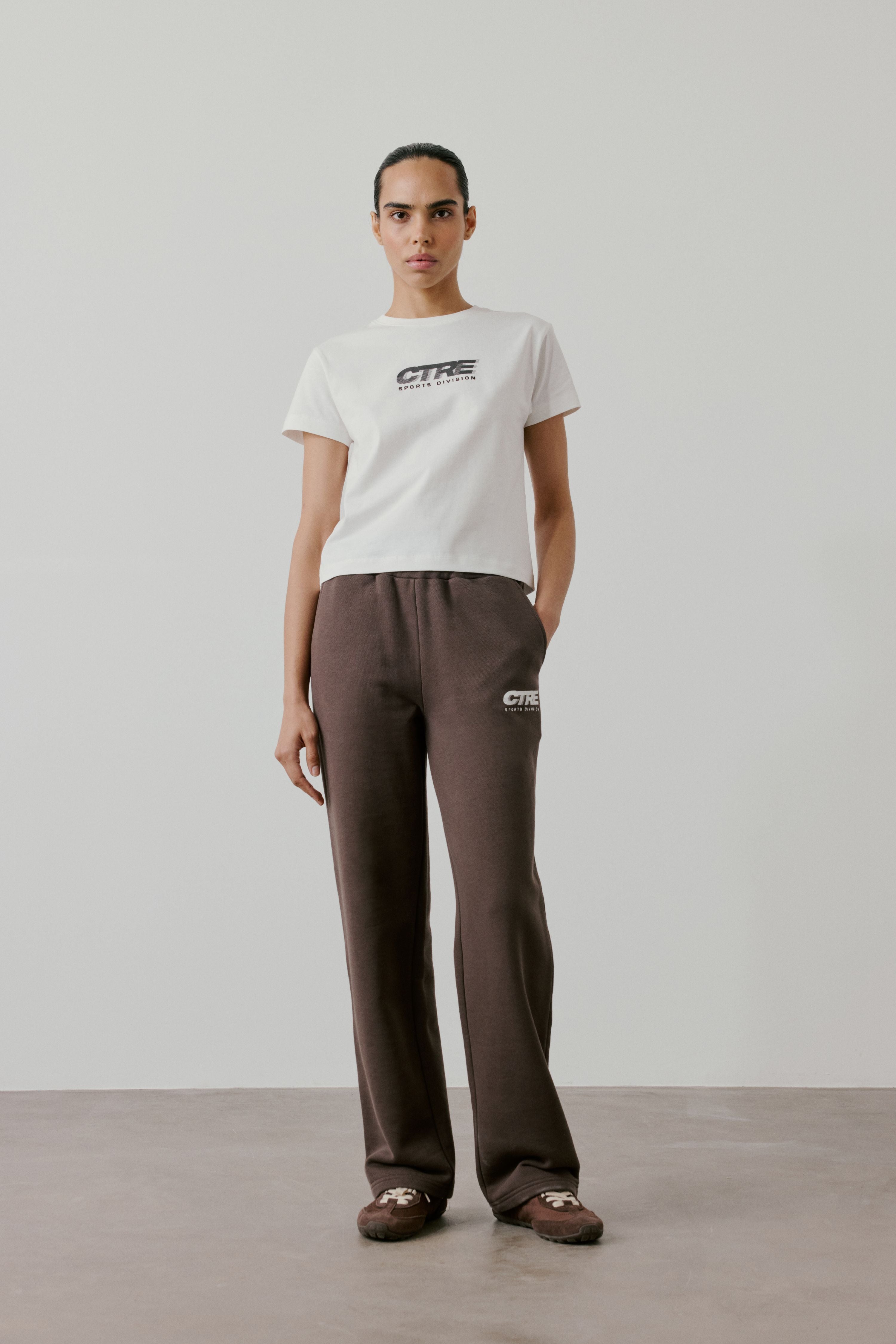 RETRO SPORT CTRE GRAPHIC BABY TEE - OFF WHITE