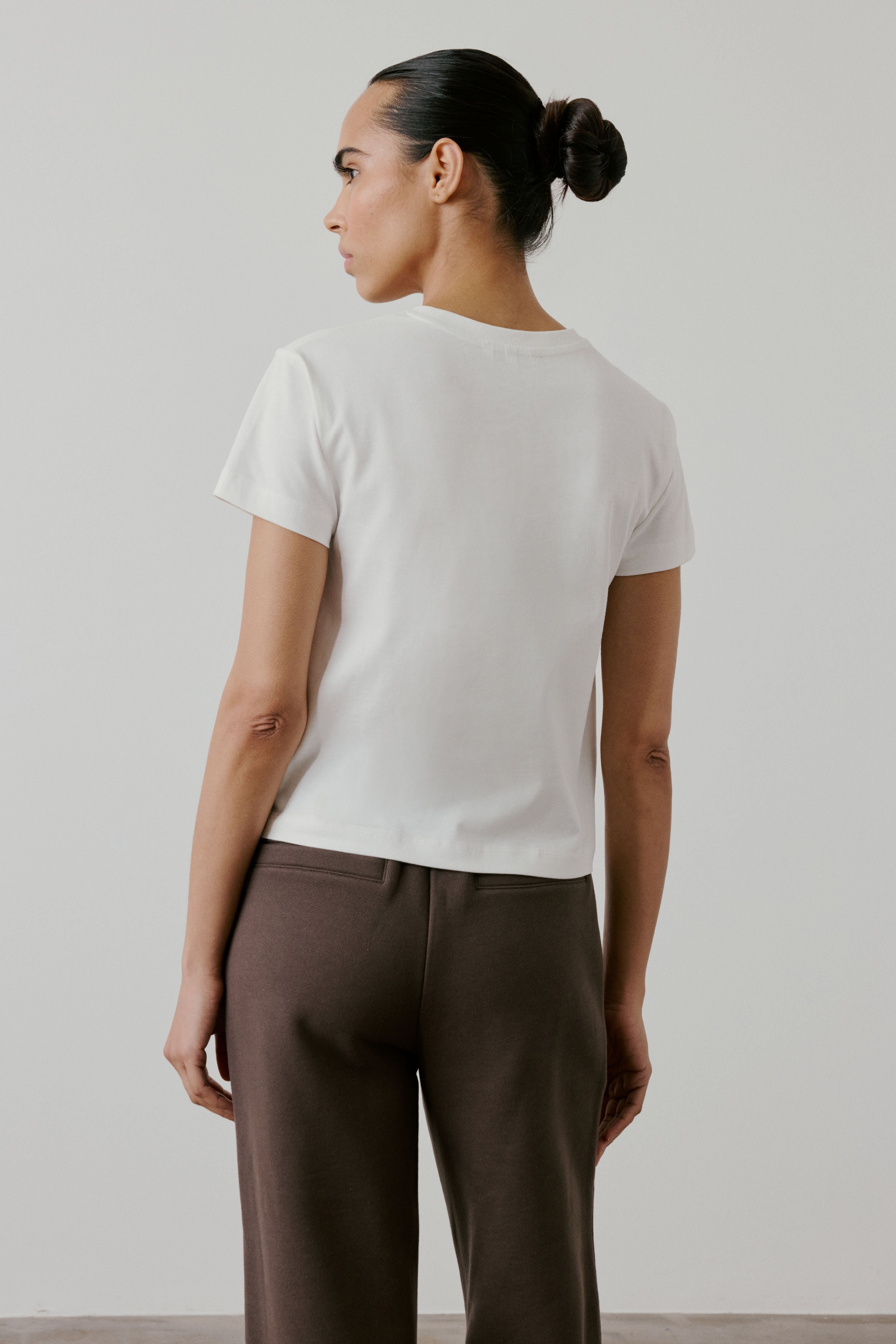 RETRO SPORT CTRE GRAPHIC BABY TEE - OFF WHITE