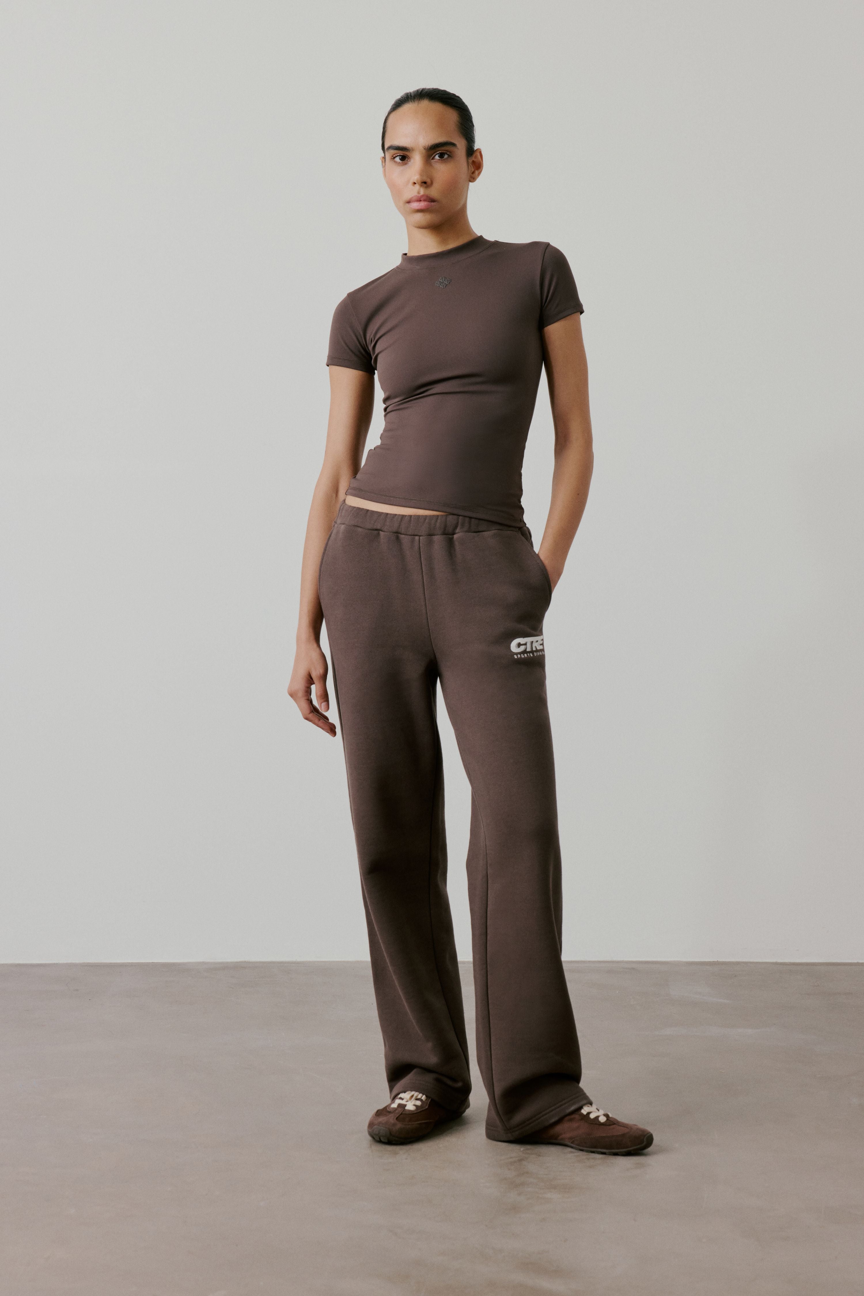 RETRO SPORT CTRE GRAPHIC JOGGERS - BROWN