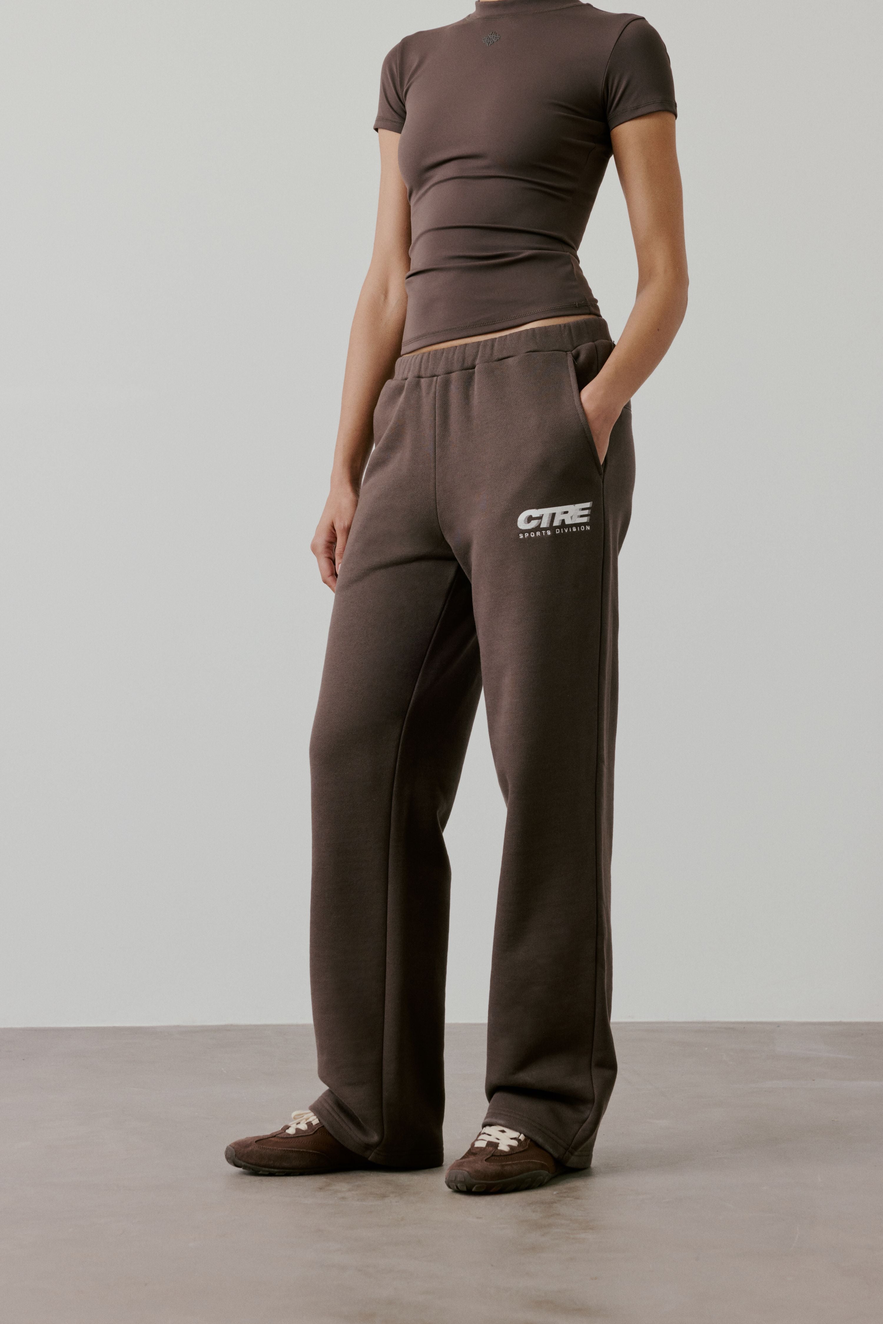RETRO SPORT CTRE GRAPHIC JOGGERS - BROWN