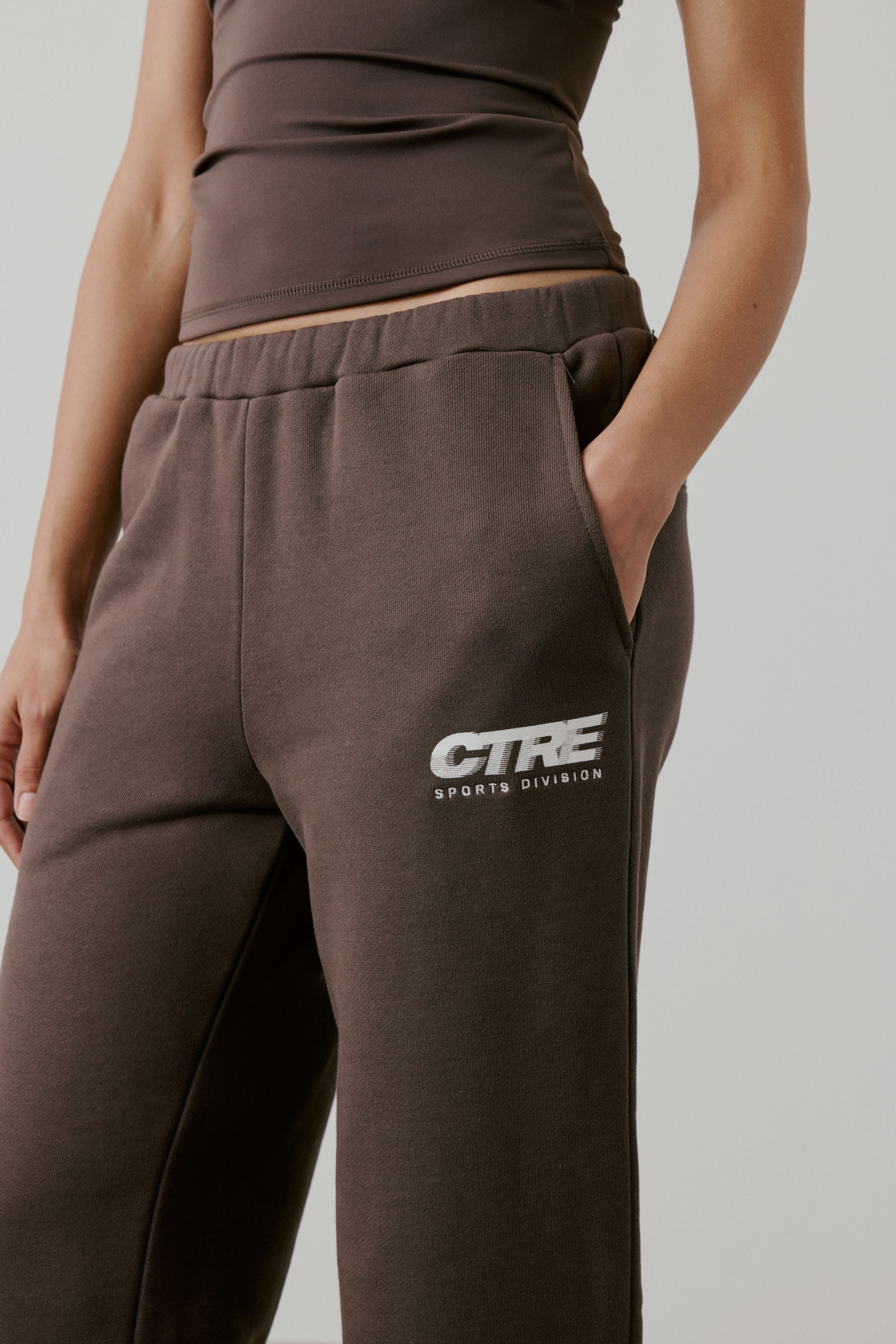 RETRO SPORT CTRE GRAPHIC JOGGERS - BROWN