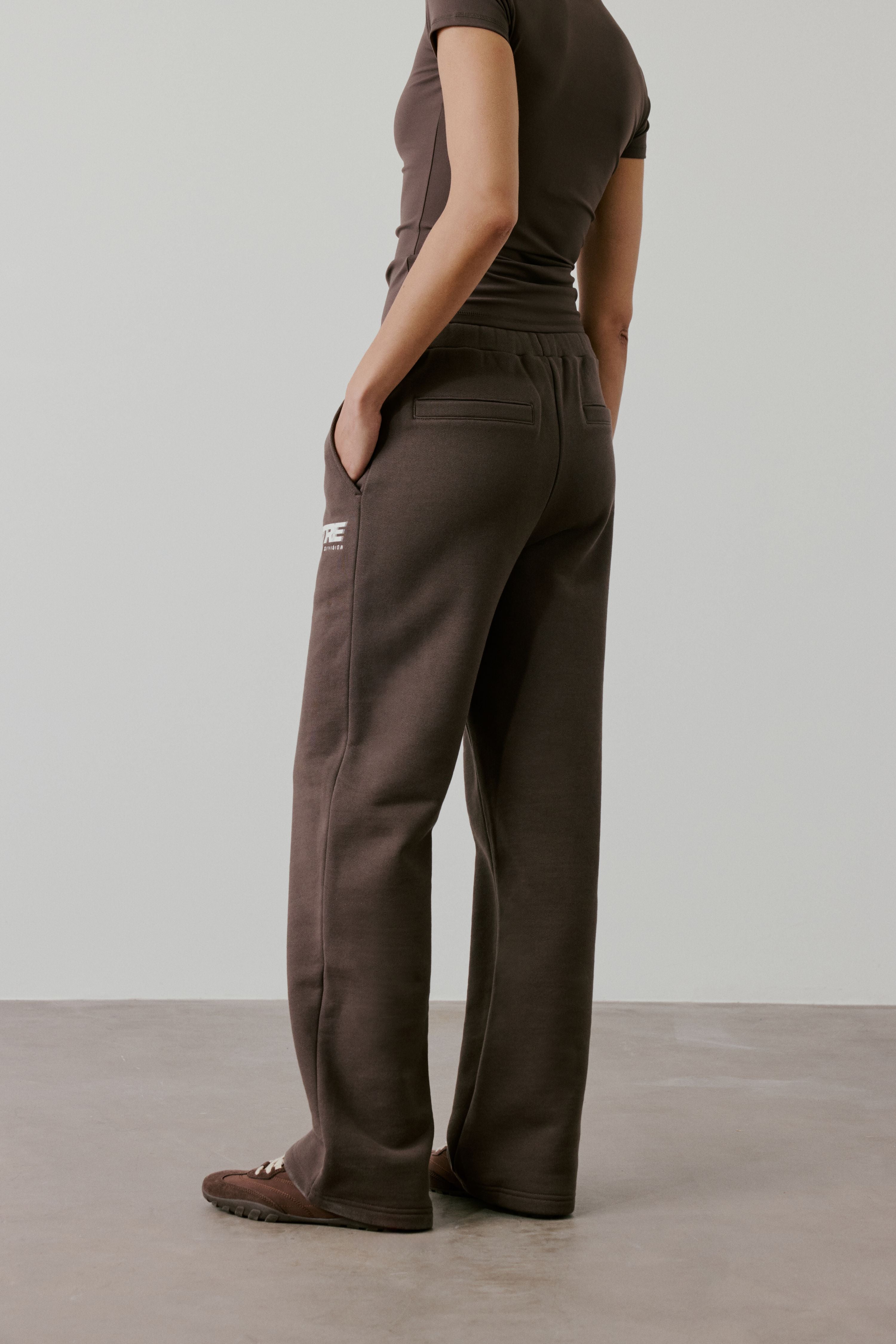 RETRO SPORT CTRE GRAPHIC JOGGERS - BROWN