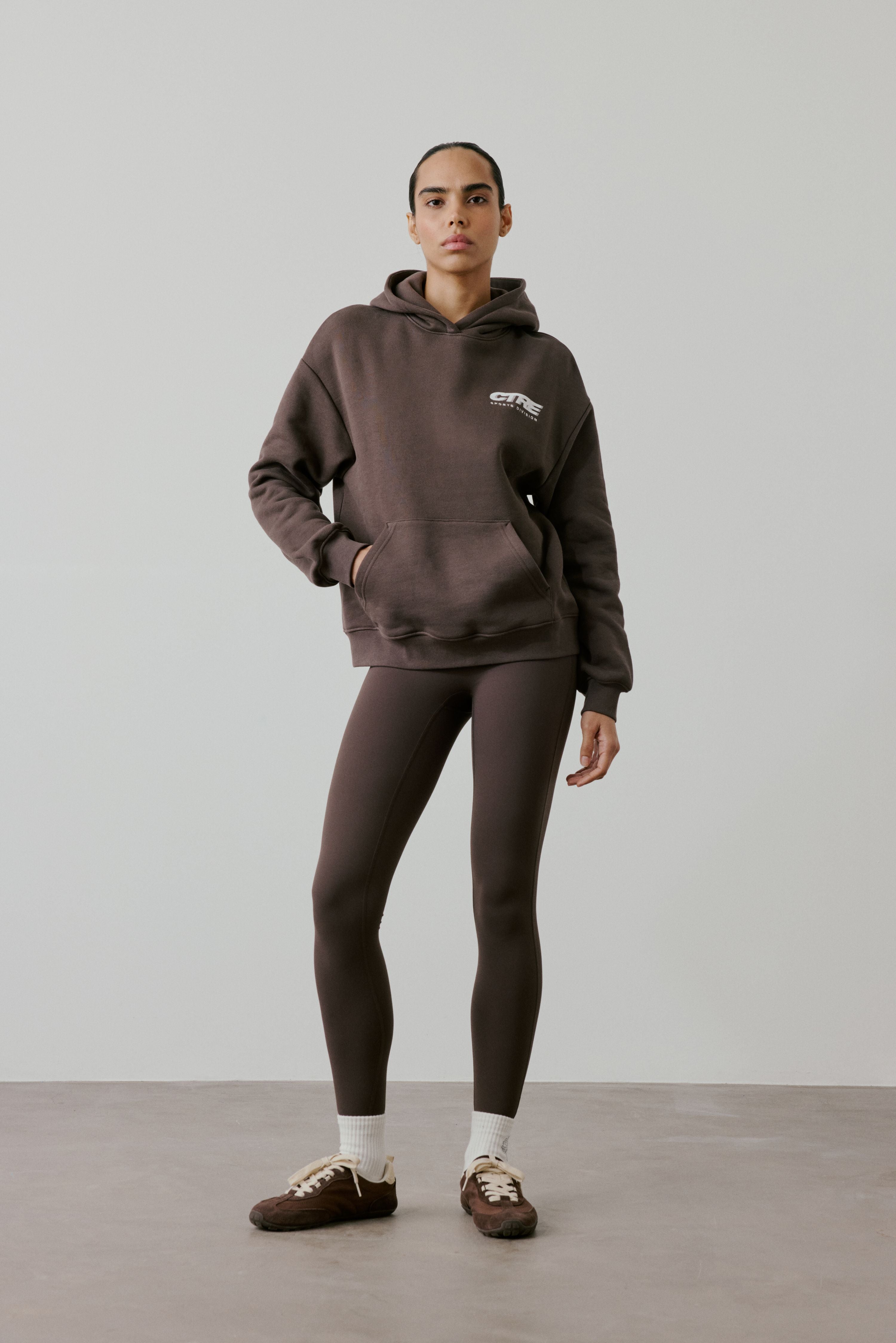 RETRO SPORT GRAPHIC CTRE HOODIE - BROWN