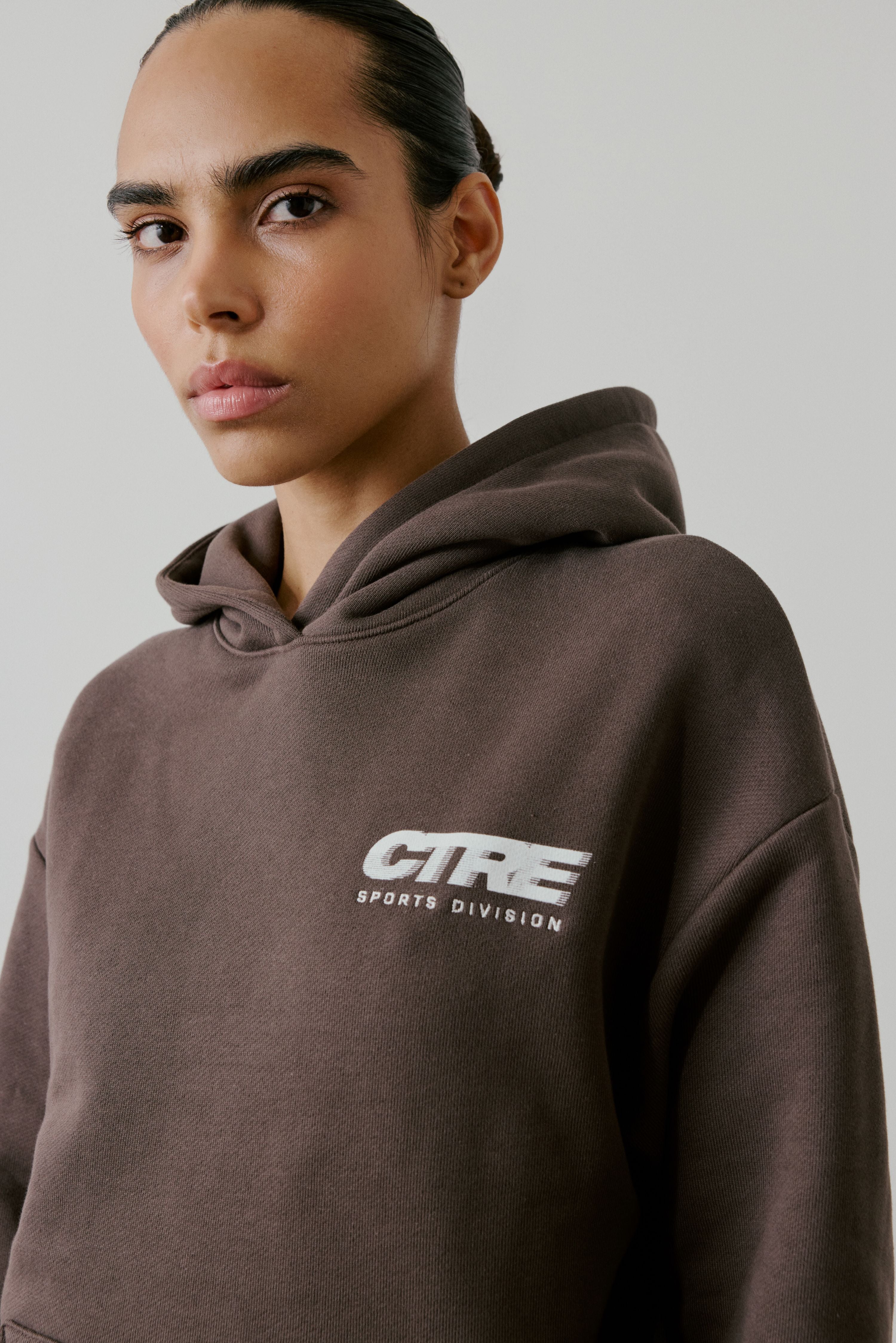 RETRO SPORT GRAPHIC CTRE HOODIE - BROWN