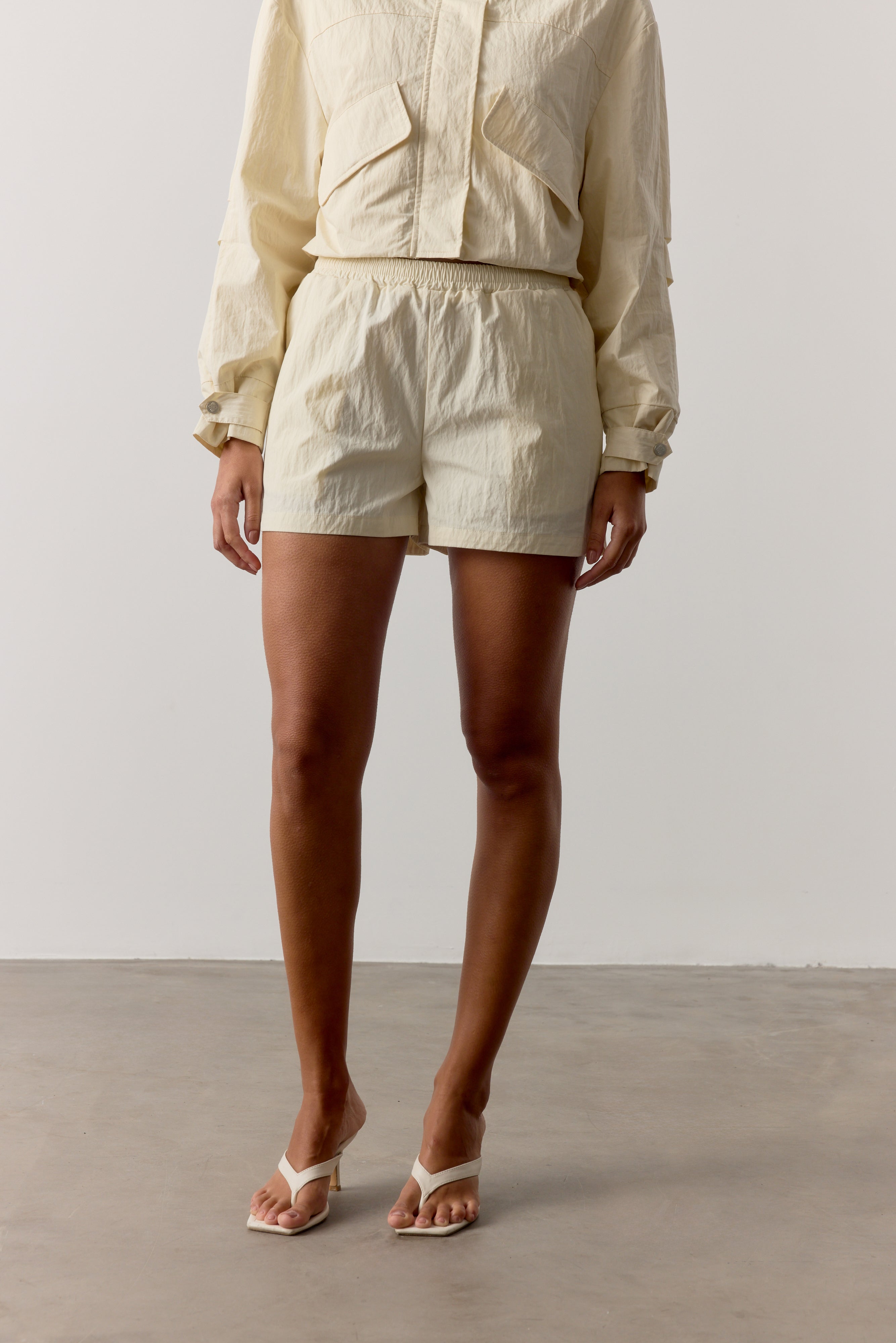 SHELL ELASTICATED SHORTS - ECRU