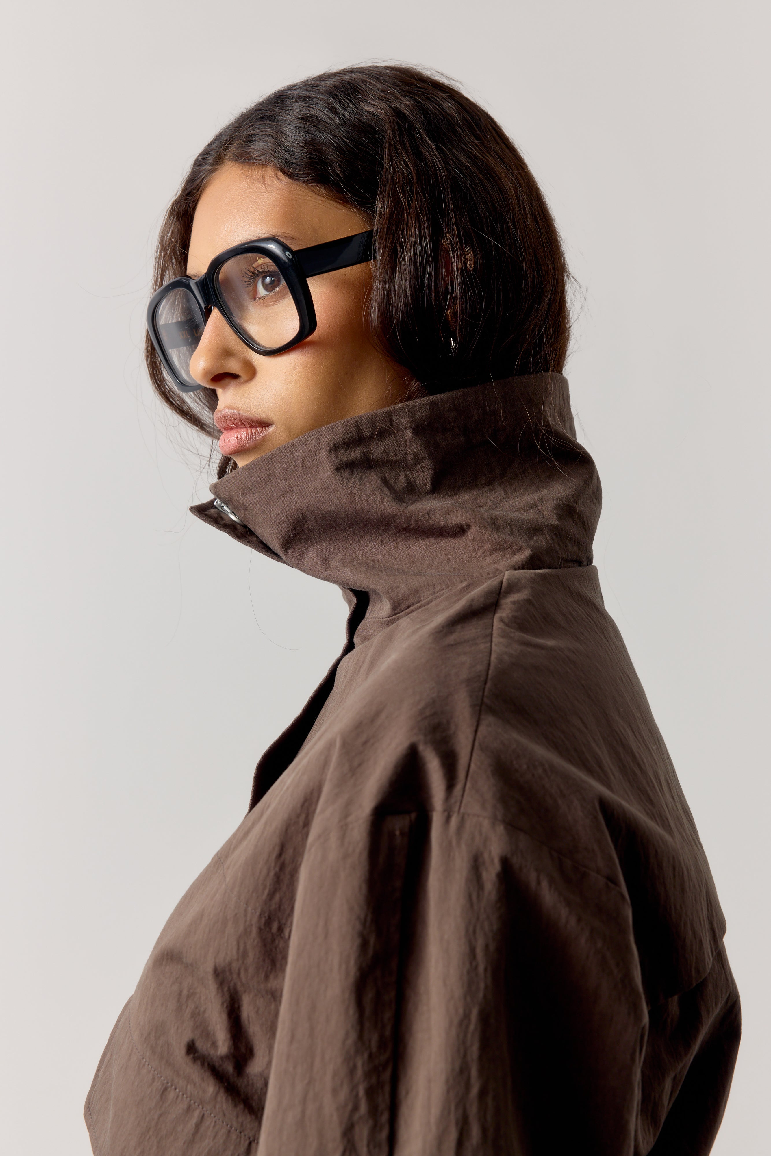FUNNEL NECK SHELL JACKET - BROWN