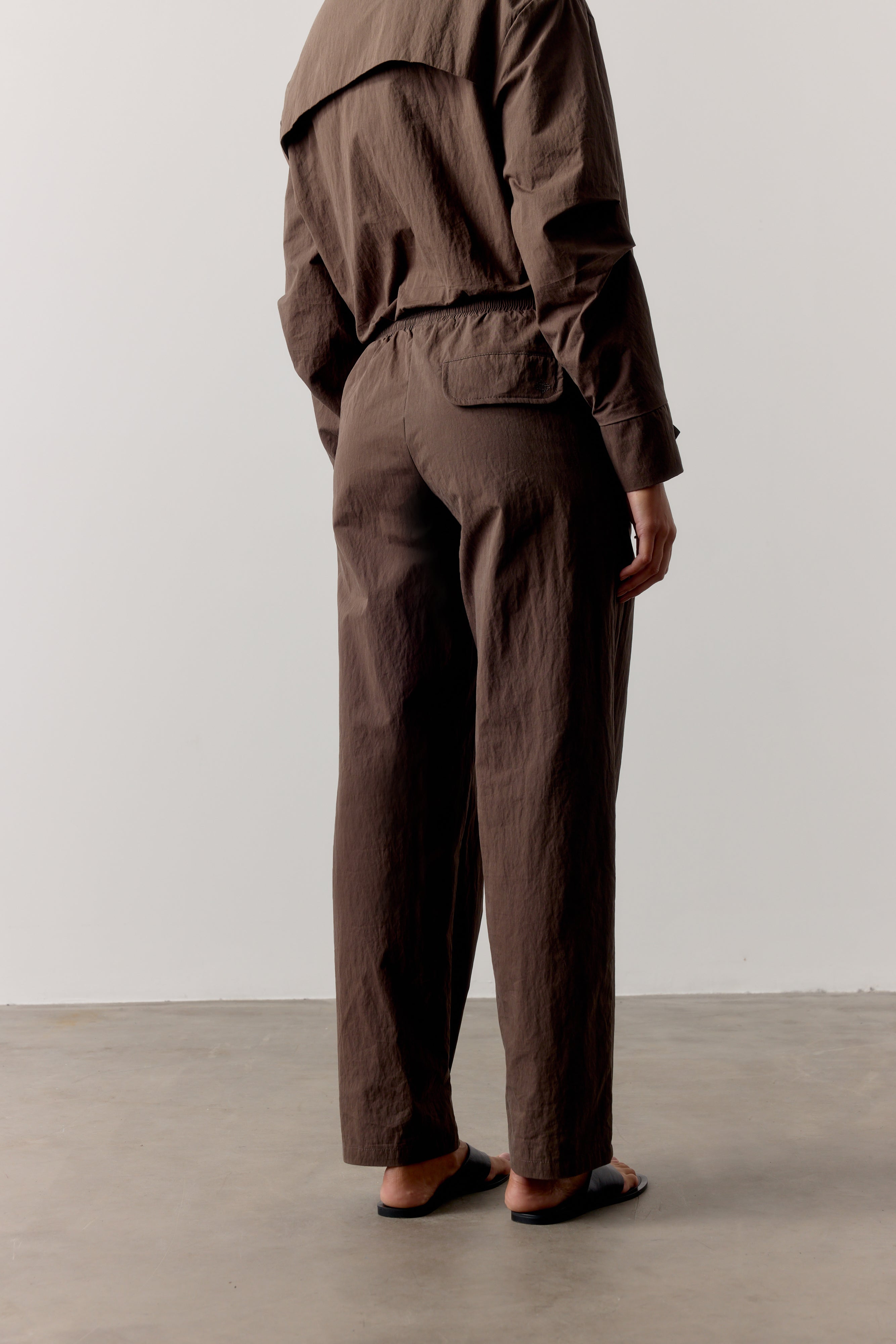 BARREL LEG SHELL TROUSERS - BROWN
